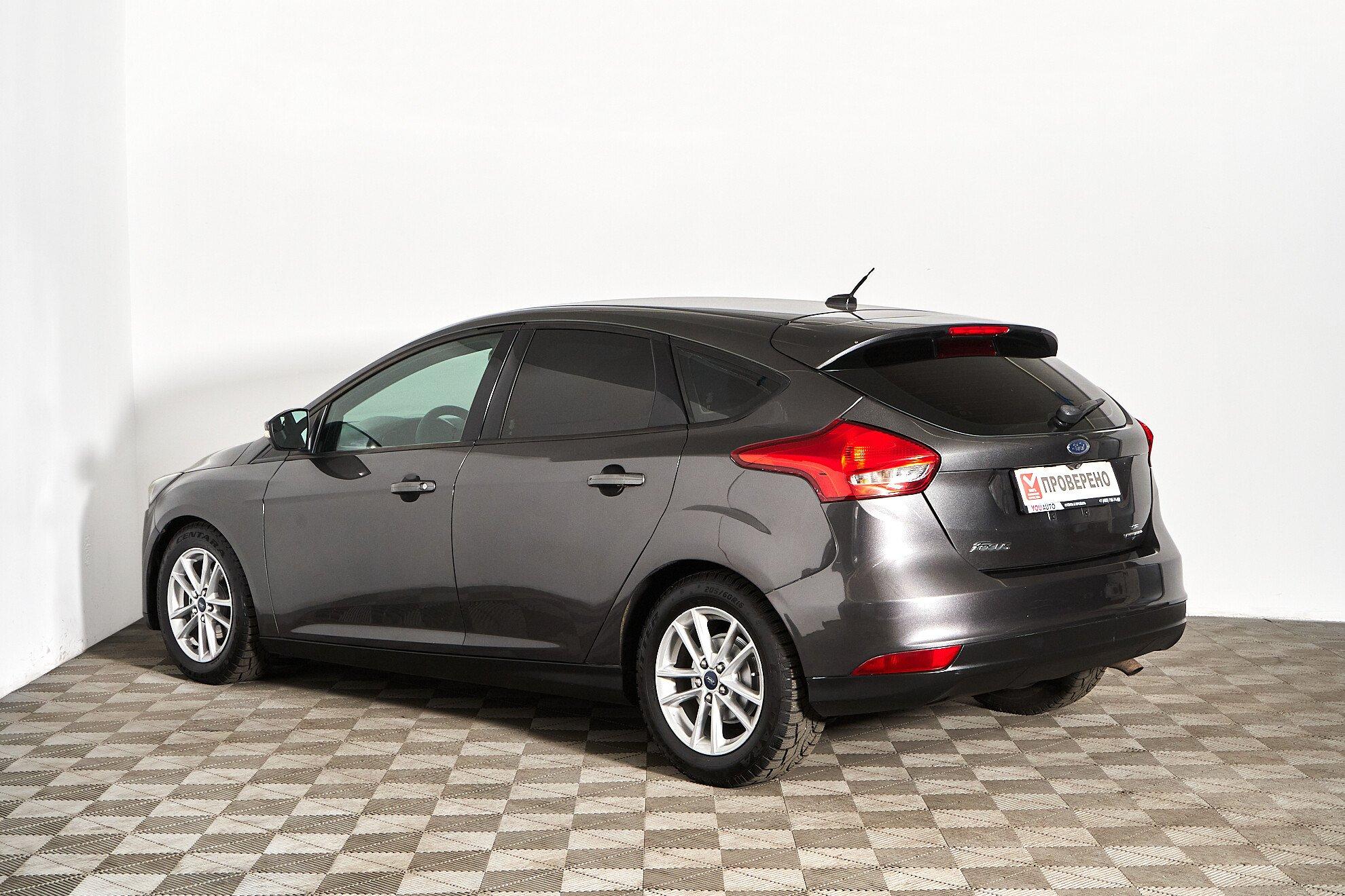 Ford Focus 2015, серый