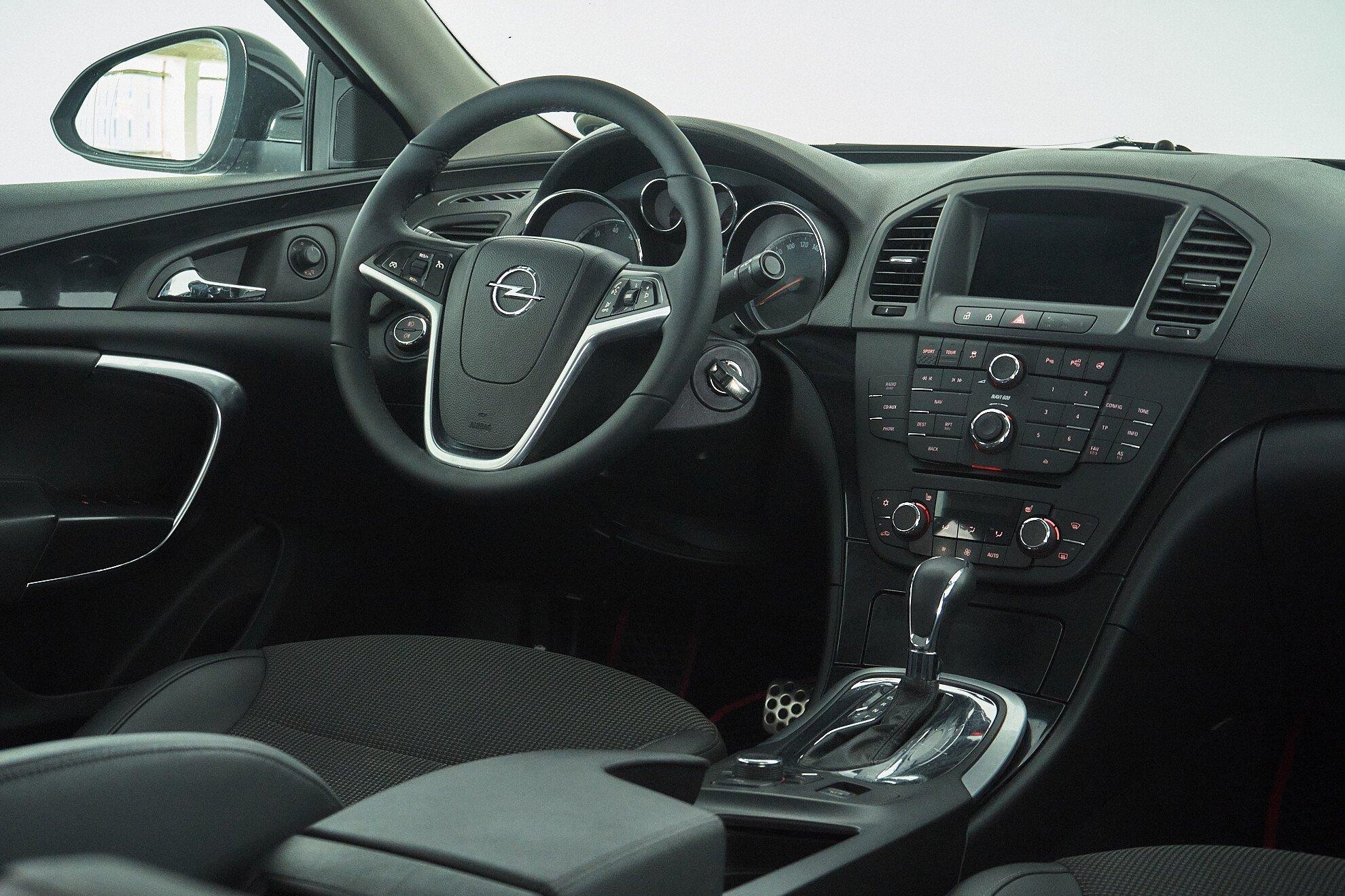 Opel Insignia 2012, черный