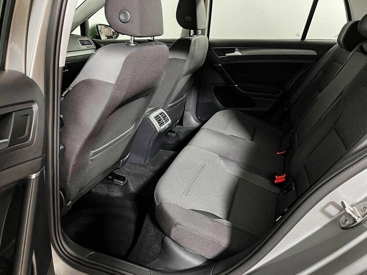 Volkswagen Golf 2018, бежевый