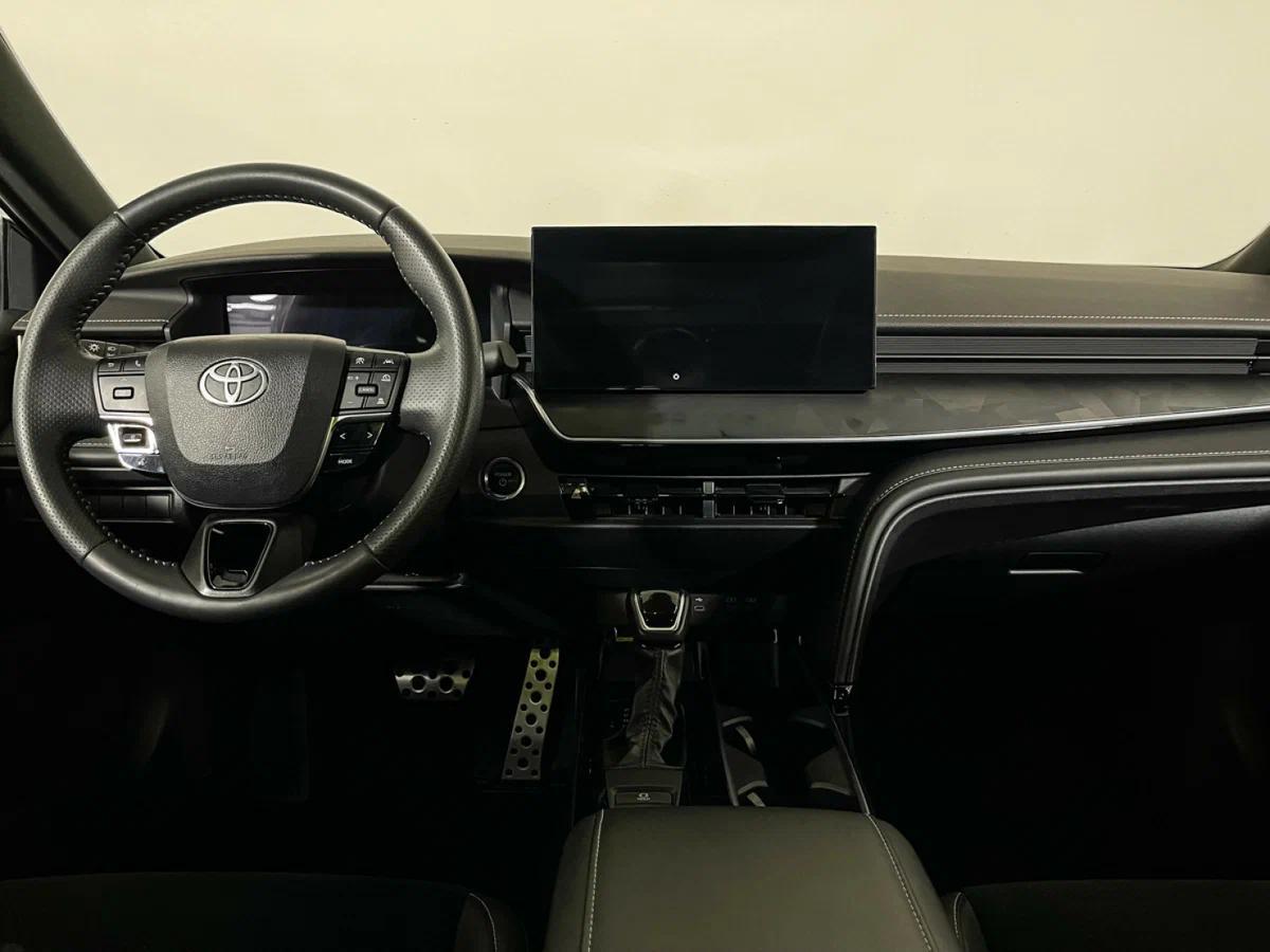 Toyota Camry 2024, черный