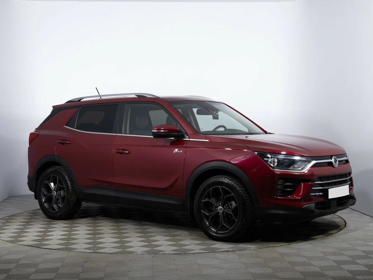 SsangYong Korando 2022, красный