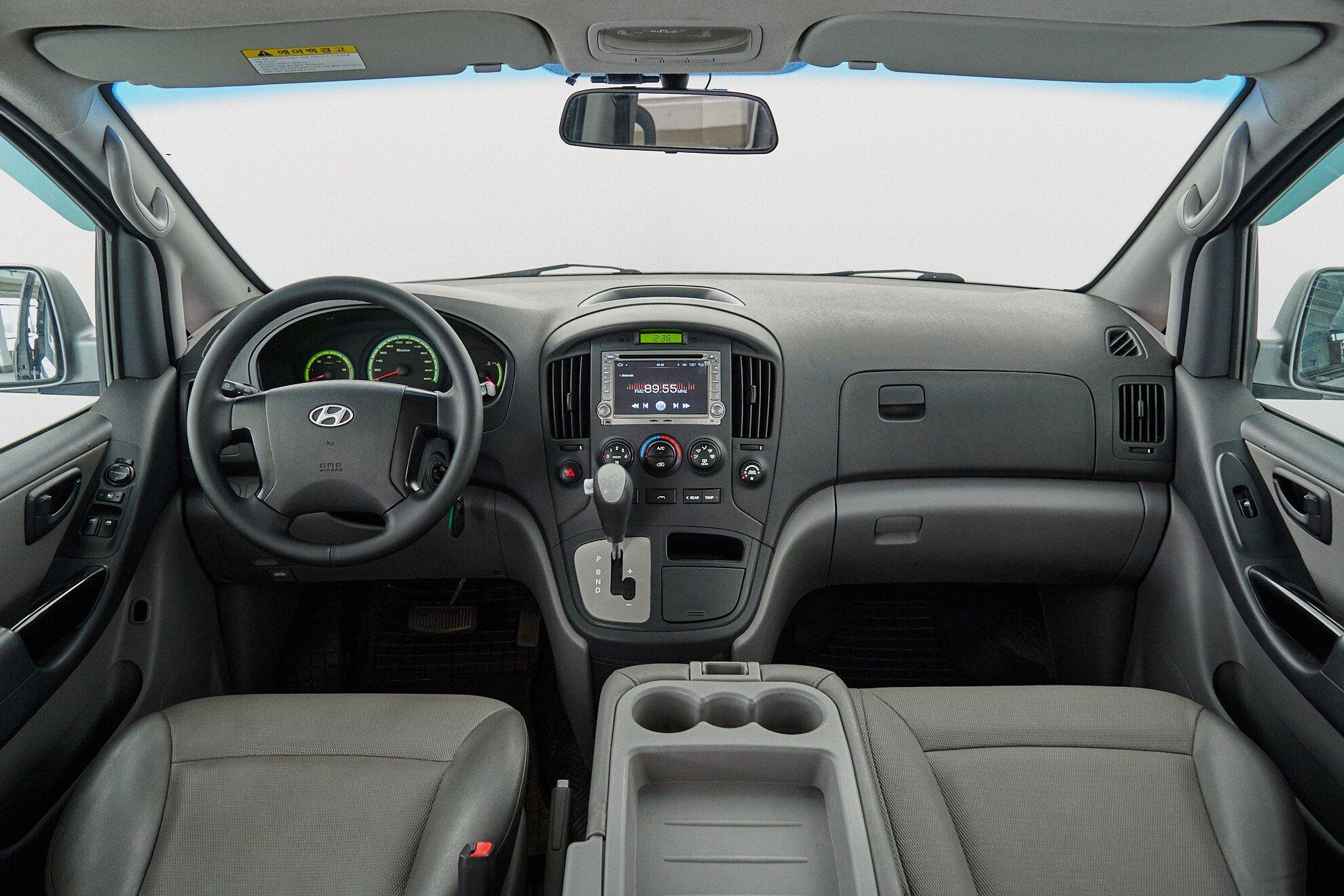 Hyundai Grand Starex 2010, серебряный