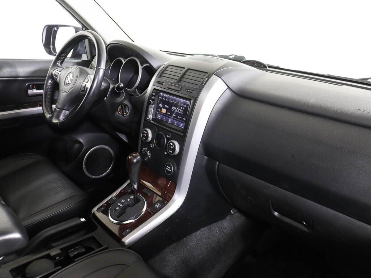 Suzuki Grand Vitara 2010, красный