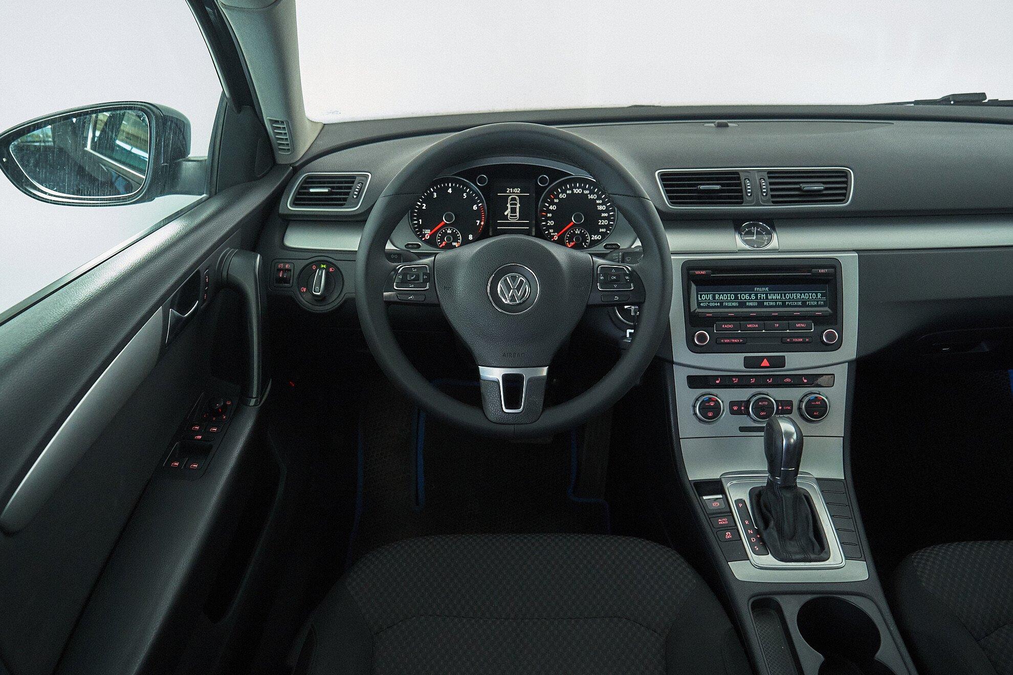 Volkswagen Passat 2012, синий