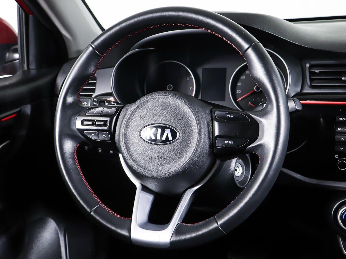 Kia Rio 2020, красный