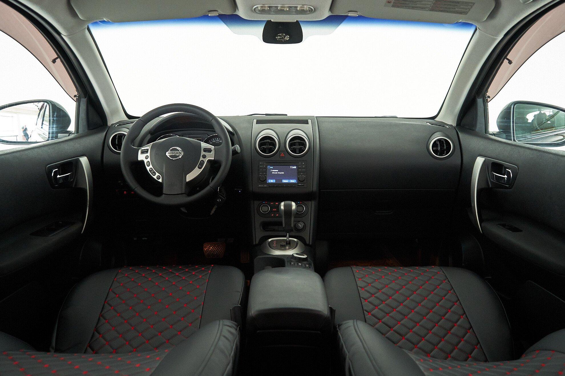 Nissan Qashqai 2011, черный