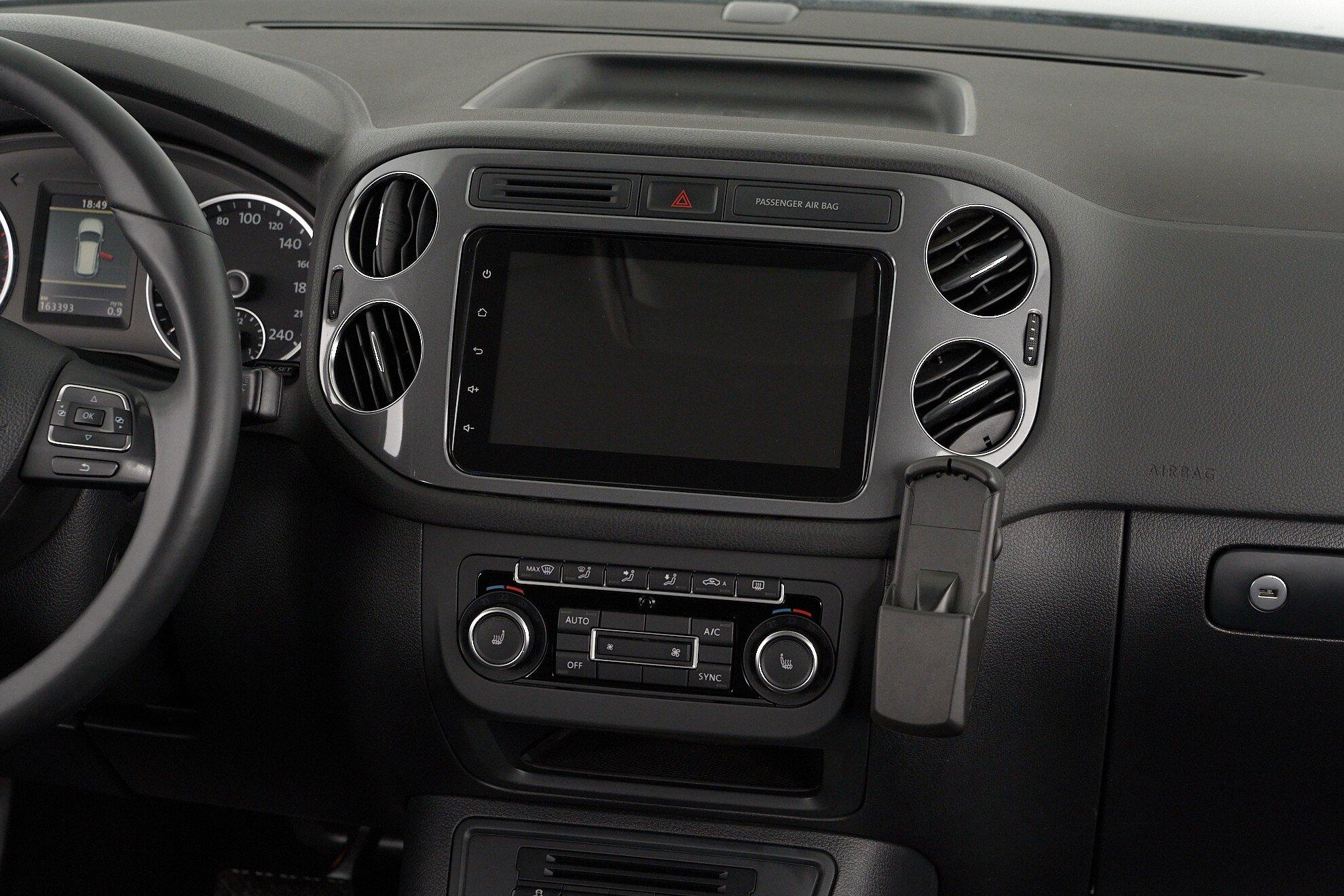 Volkswagen Tiguan 2012, черный
