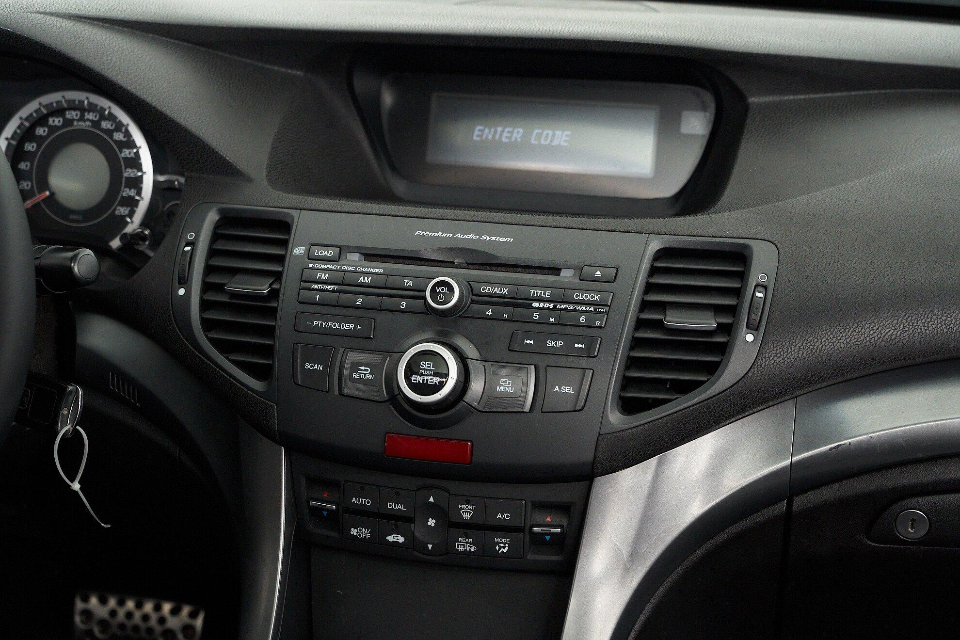 Honda Accord 2012, белый