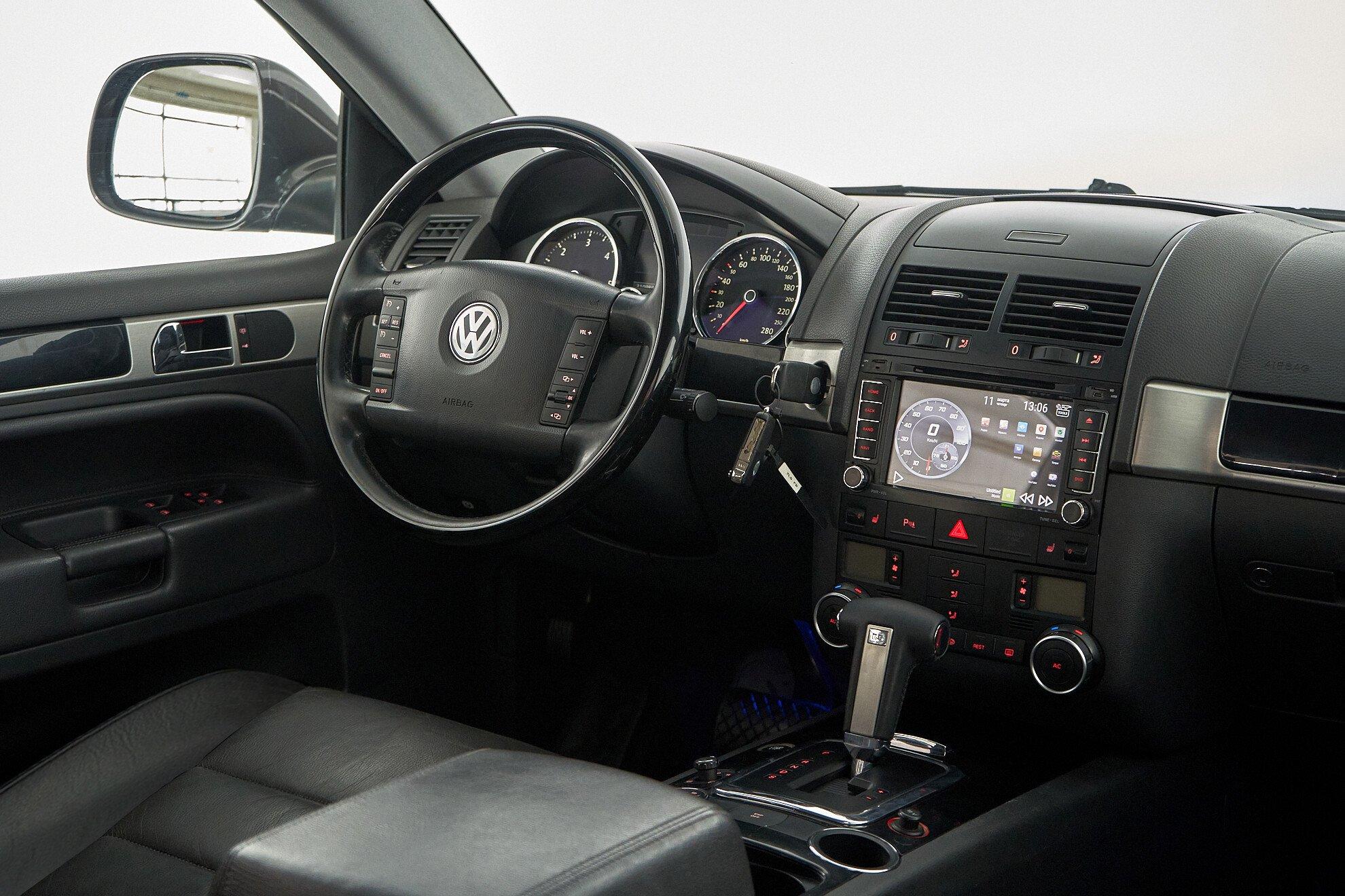 Volkswagen Touareg 2008, серый