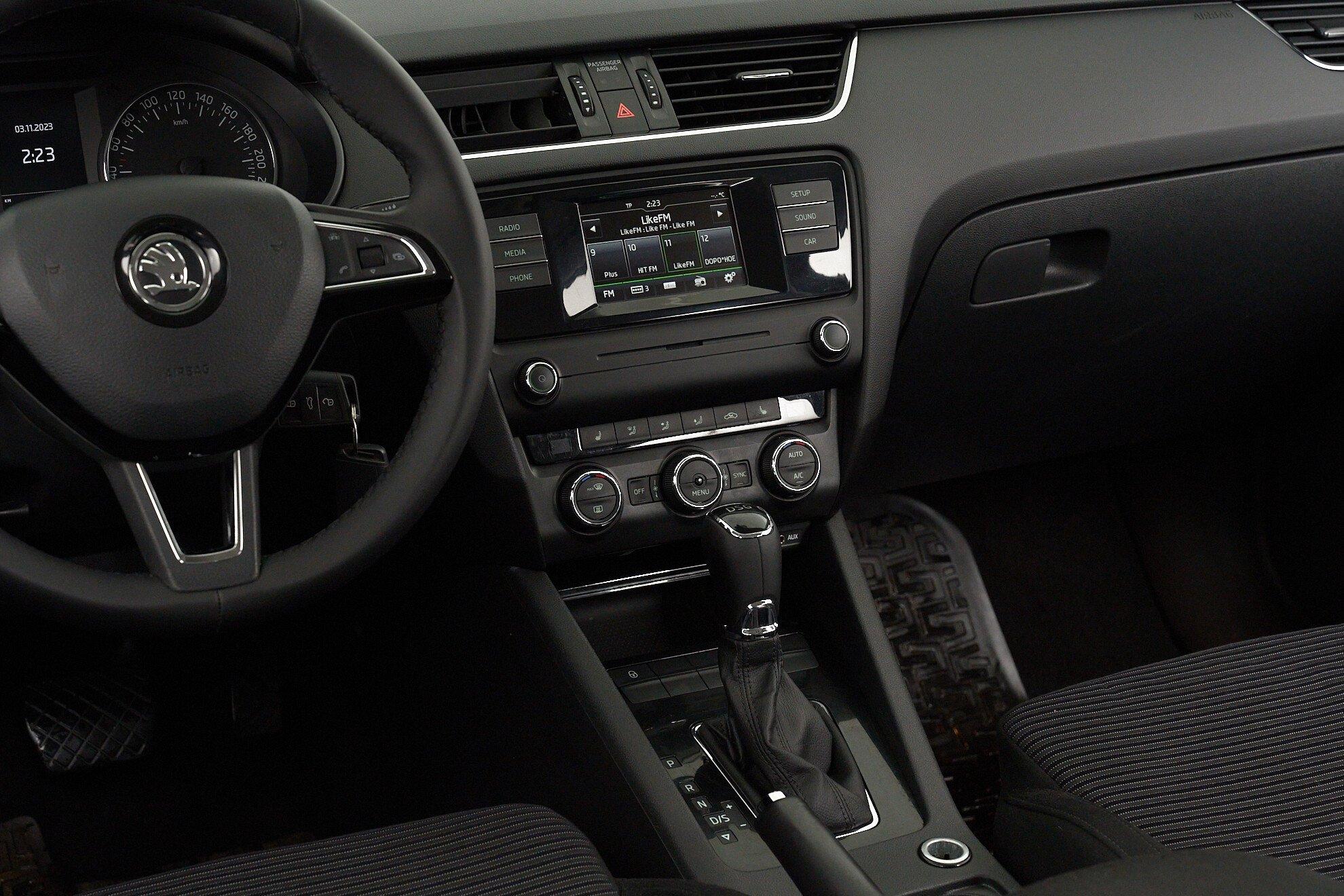 Skoda Octavia 2016, коричневый