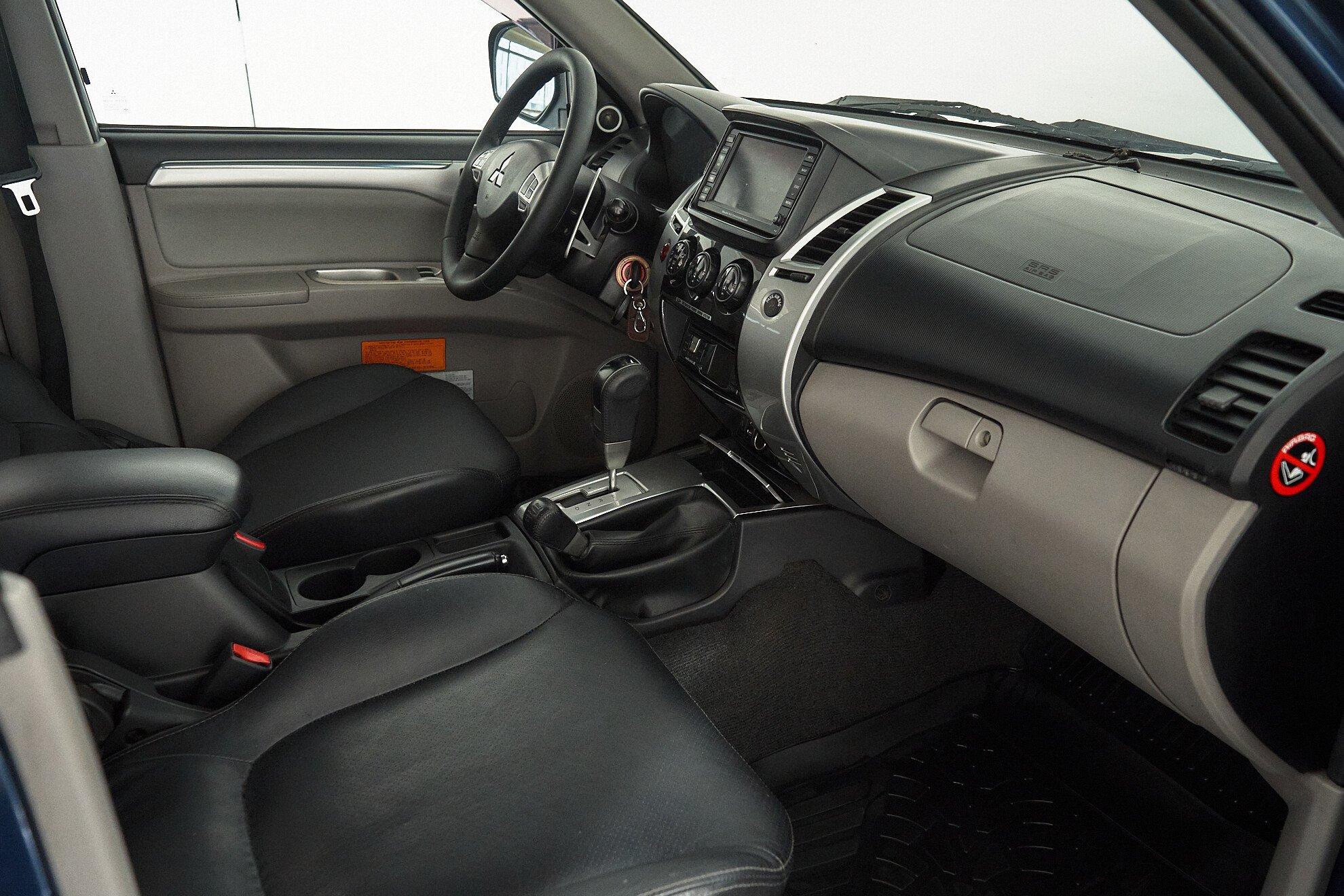 Mitsubishi Pajero Sport 2012, синий
