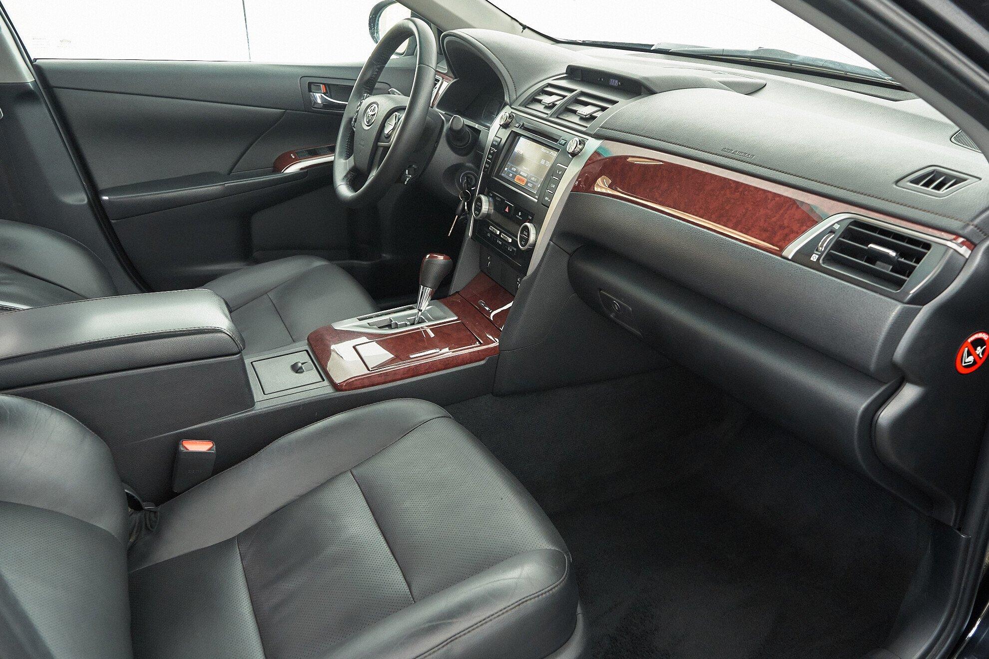 Toyota Camry 2014, черный