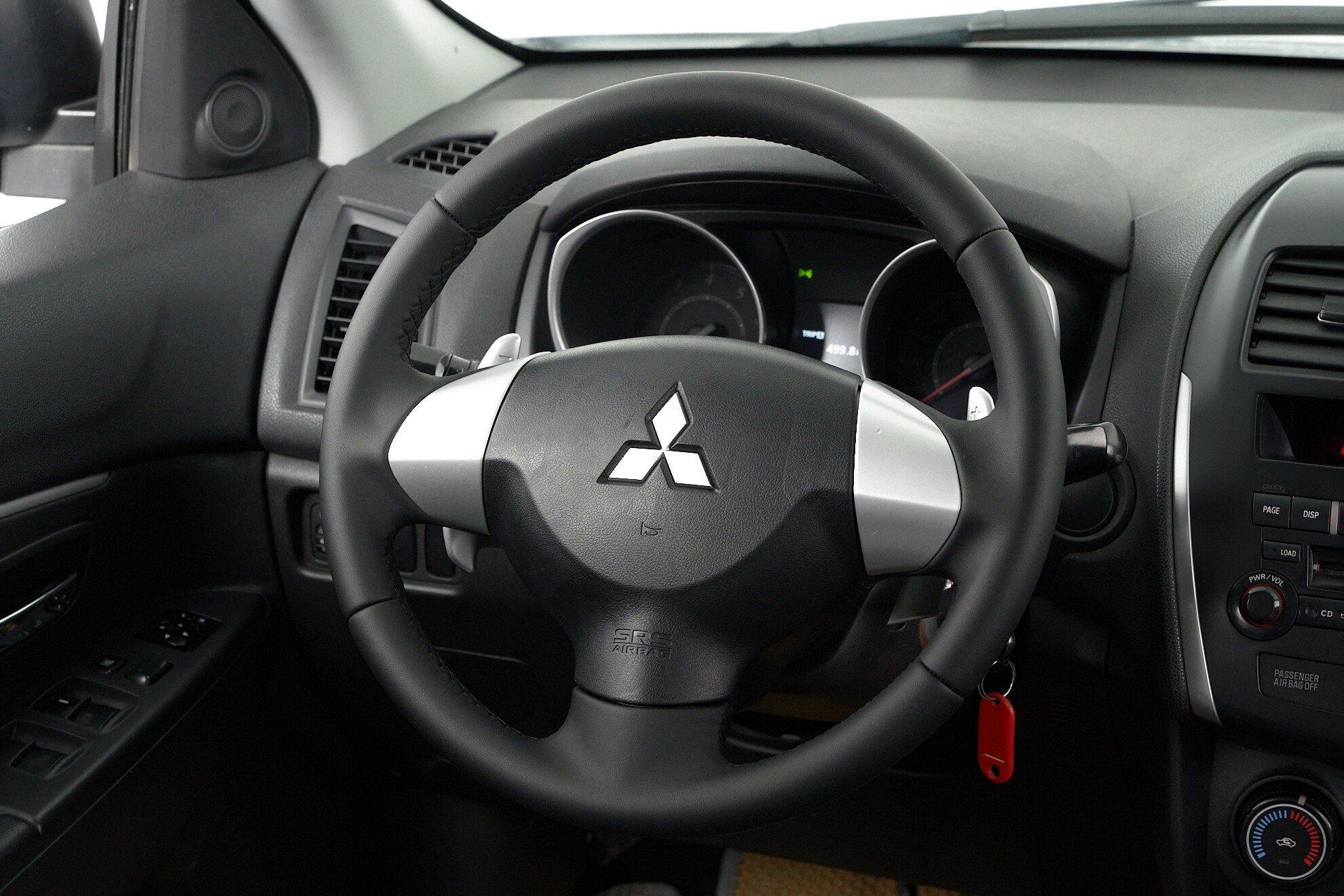 Mitsubishi ASX 2012, белый