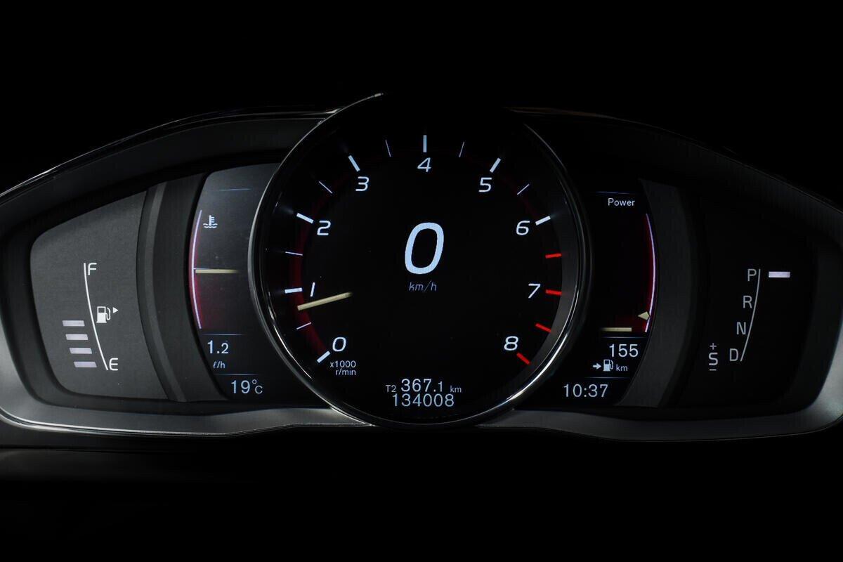 Volvo S60 2013, белый