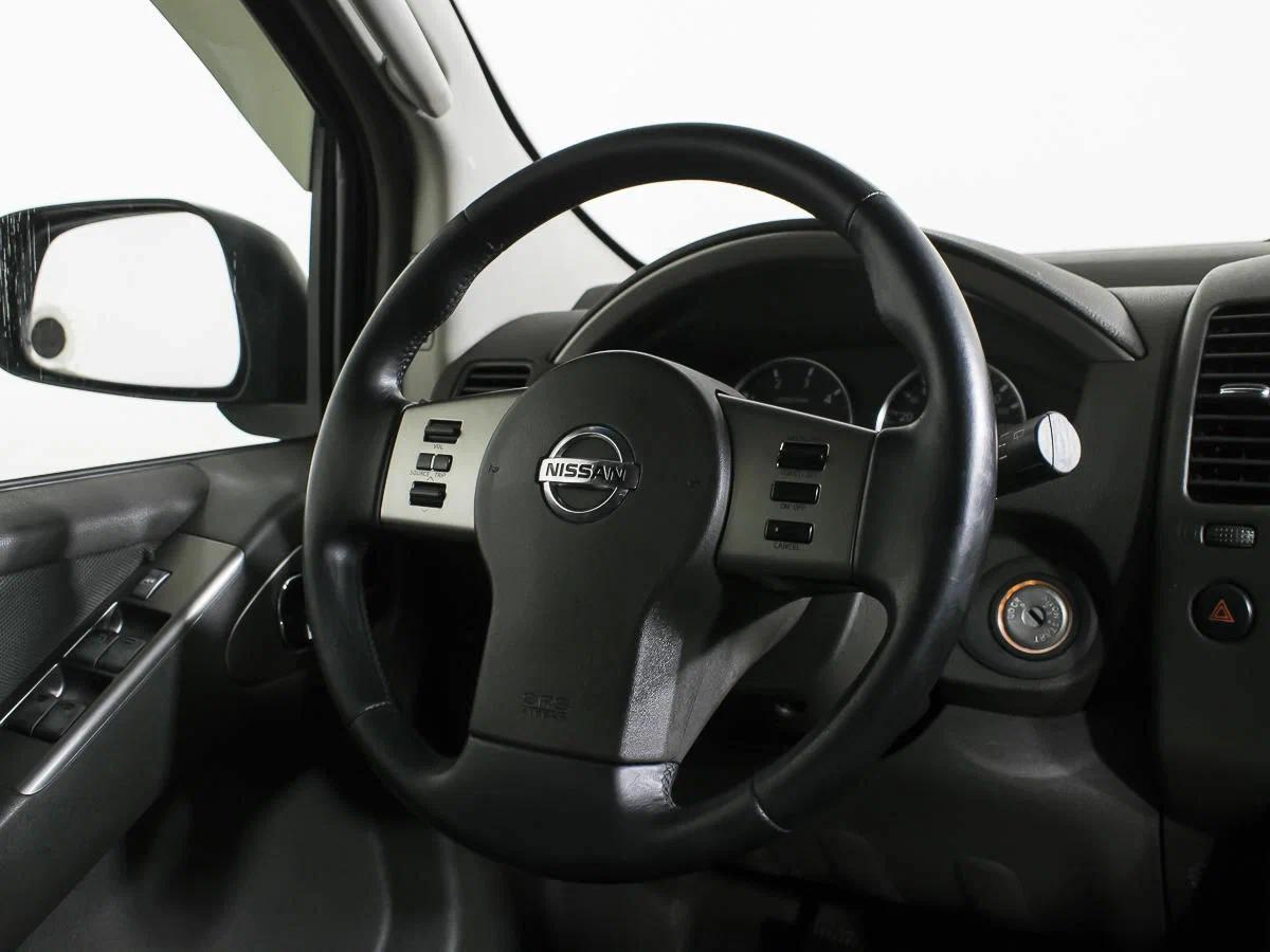Nissan Pathfinder 2009, зеленый