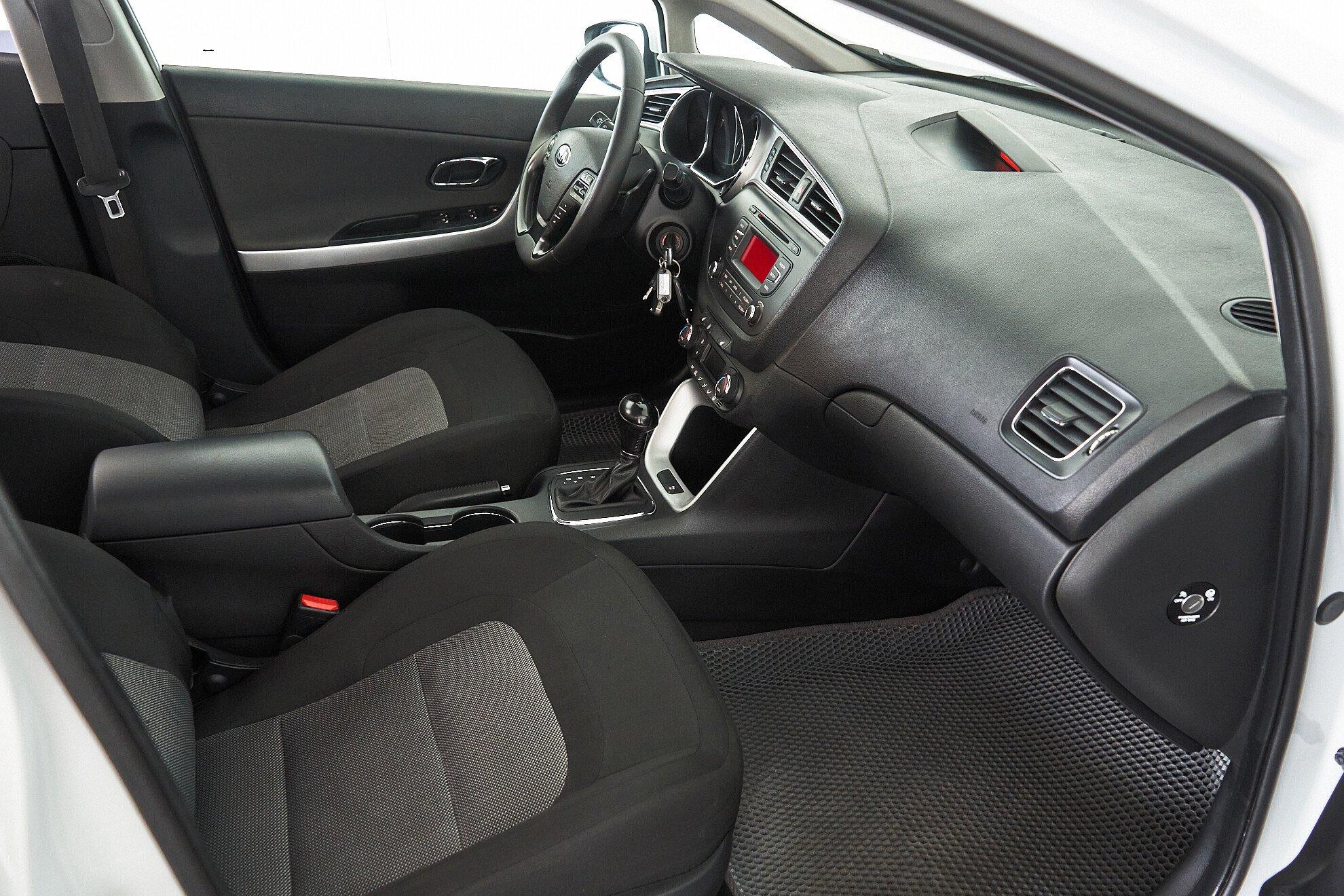 Kia Ceed 2018, белый