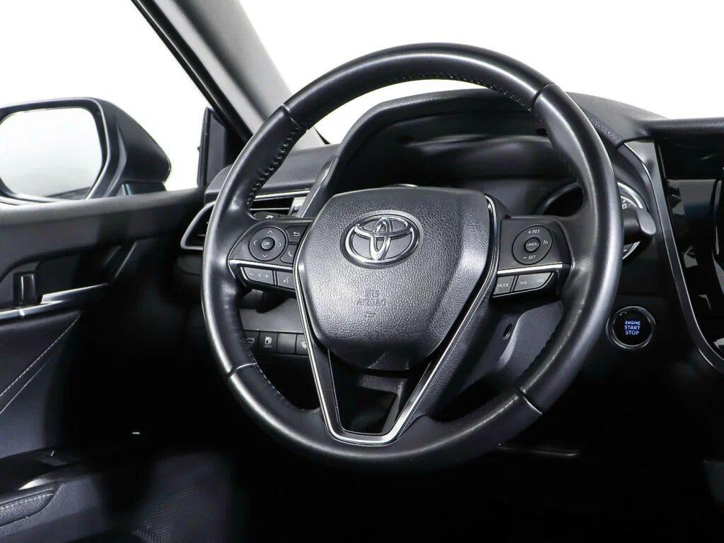 Toyota Camry 2023, белый