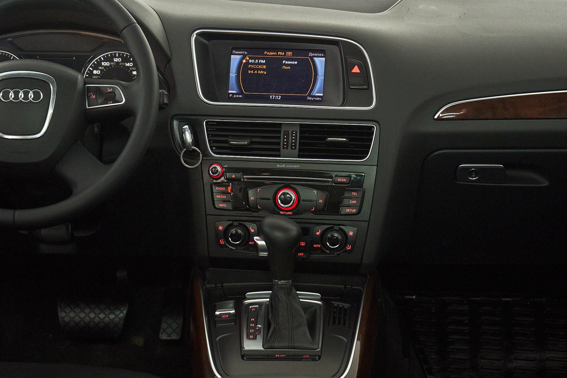Audi Q5 2011, черный