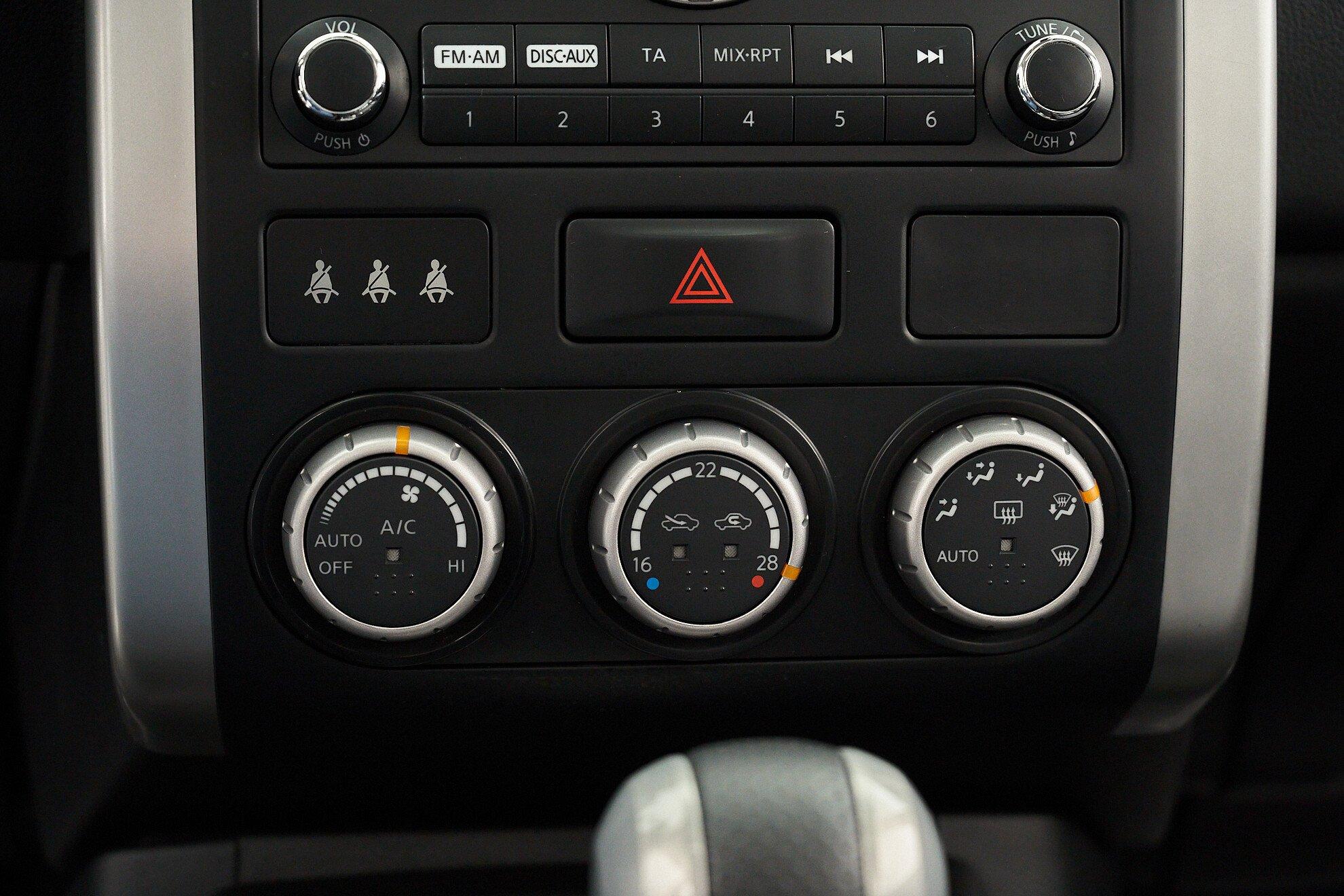 Nissan X-Trail 2011, серебряный
