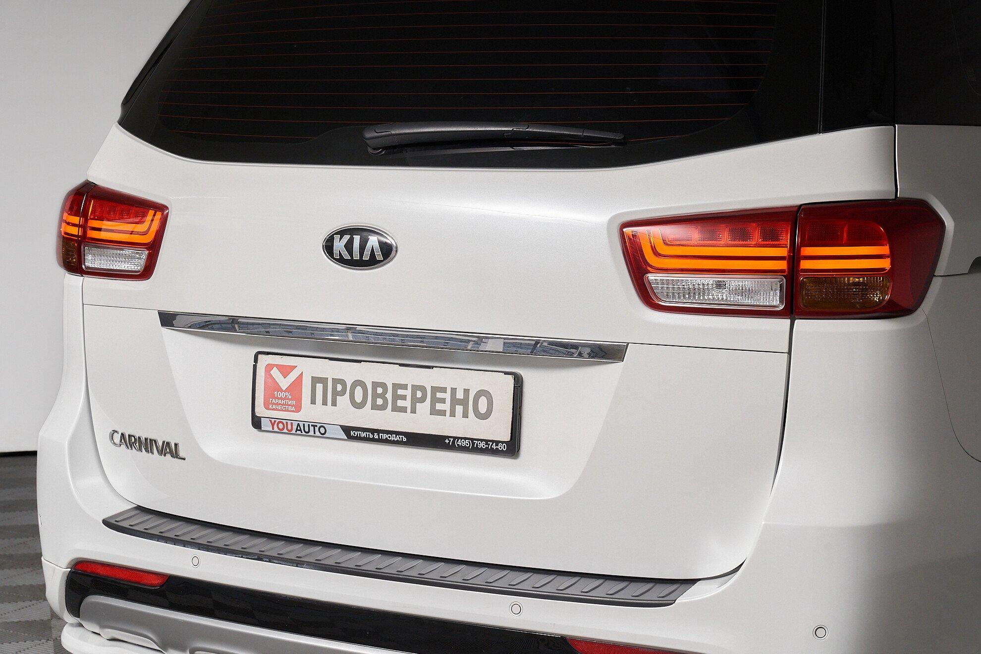 Kia Carnival 2016, белый
