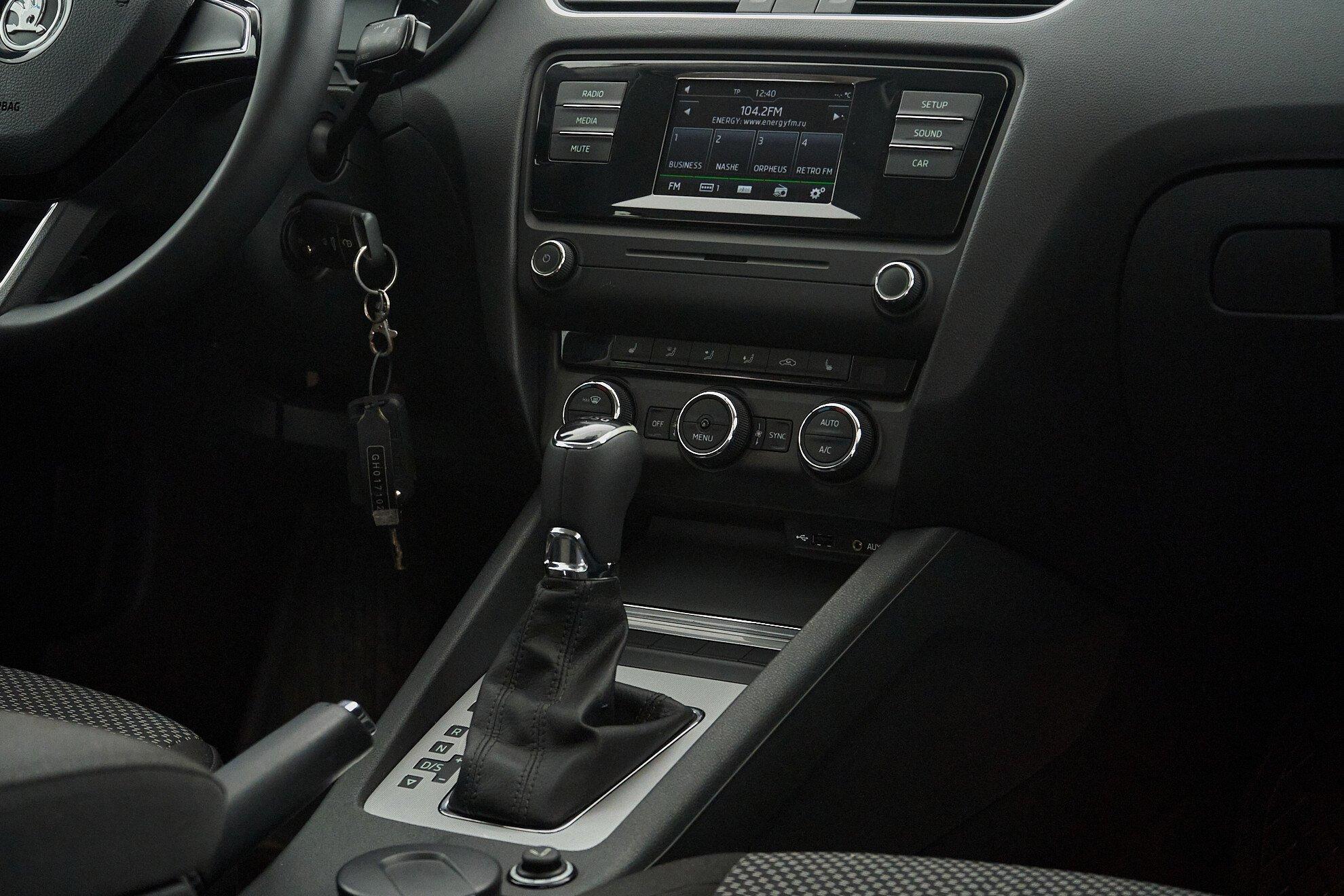 Skoda Octavia 2016, коричневый