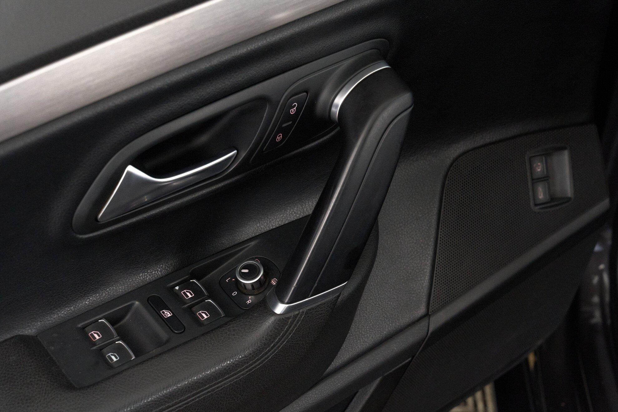 Volkswagen Passat CC 2011, серый