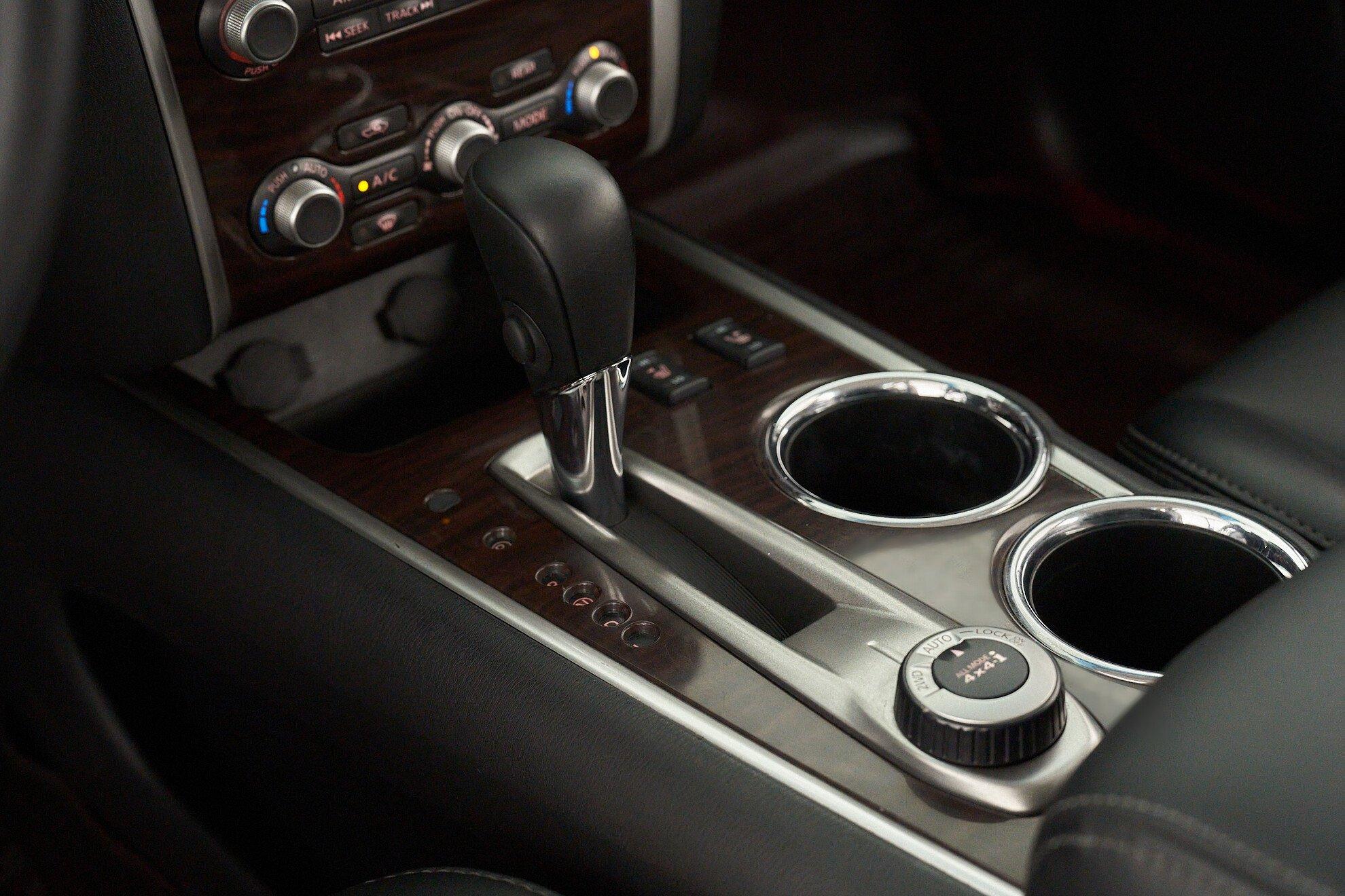 Nissan Pathfinder 2014, черный