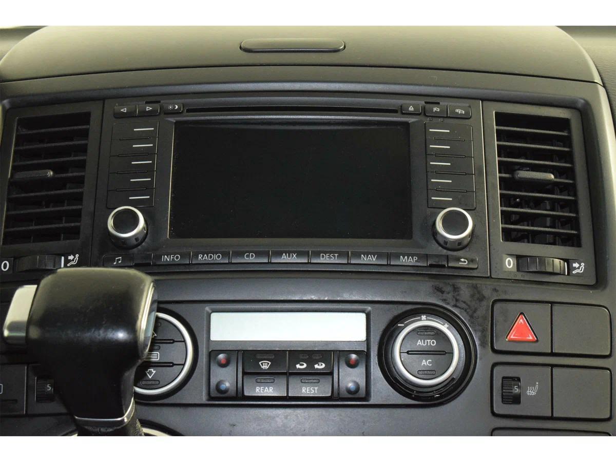 Volkswagen Multivan 2009, серебряный