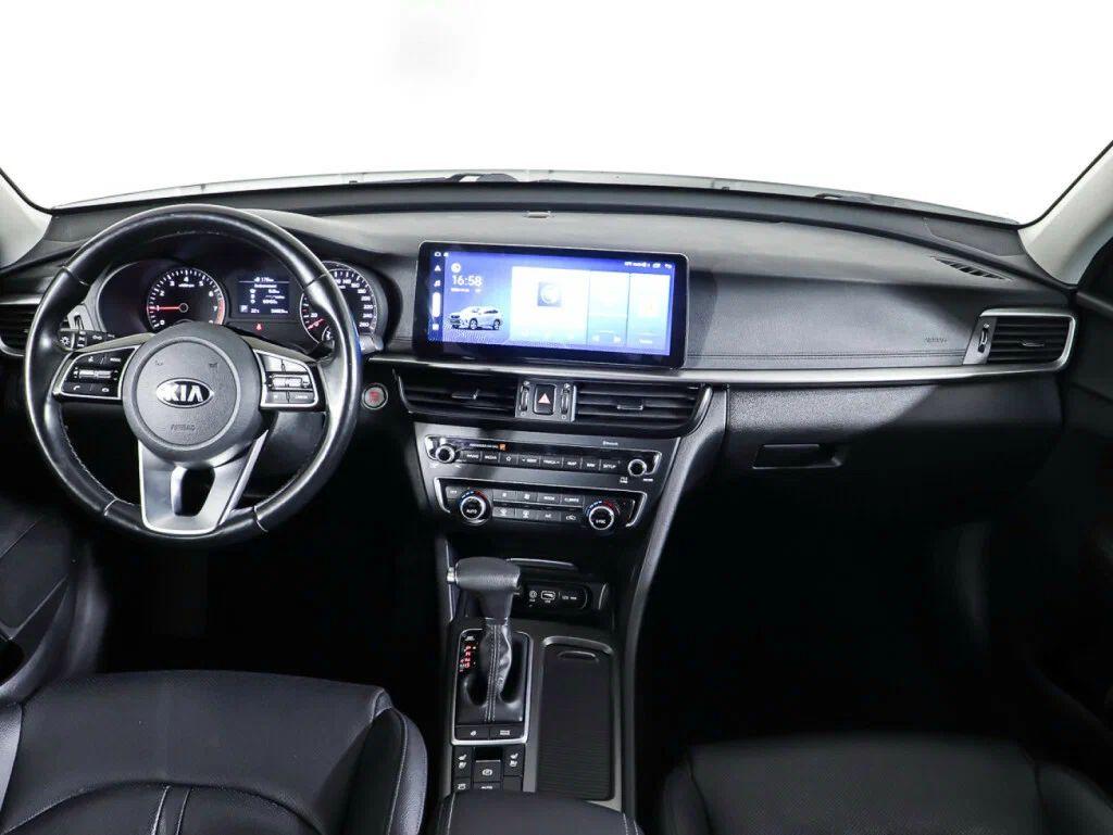 Kia K5 2019, белый