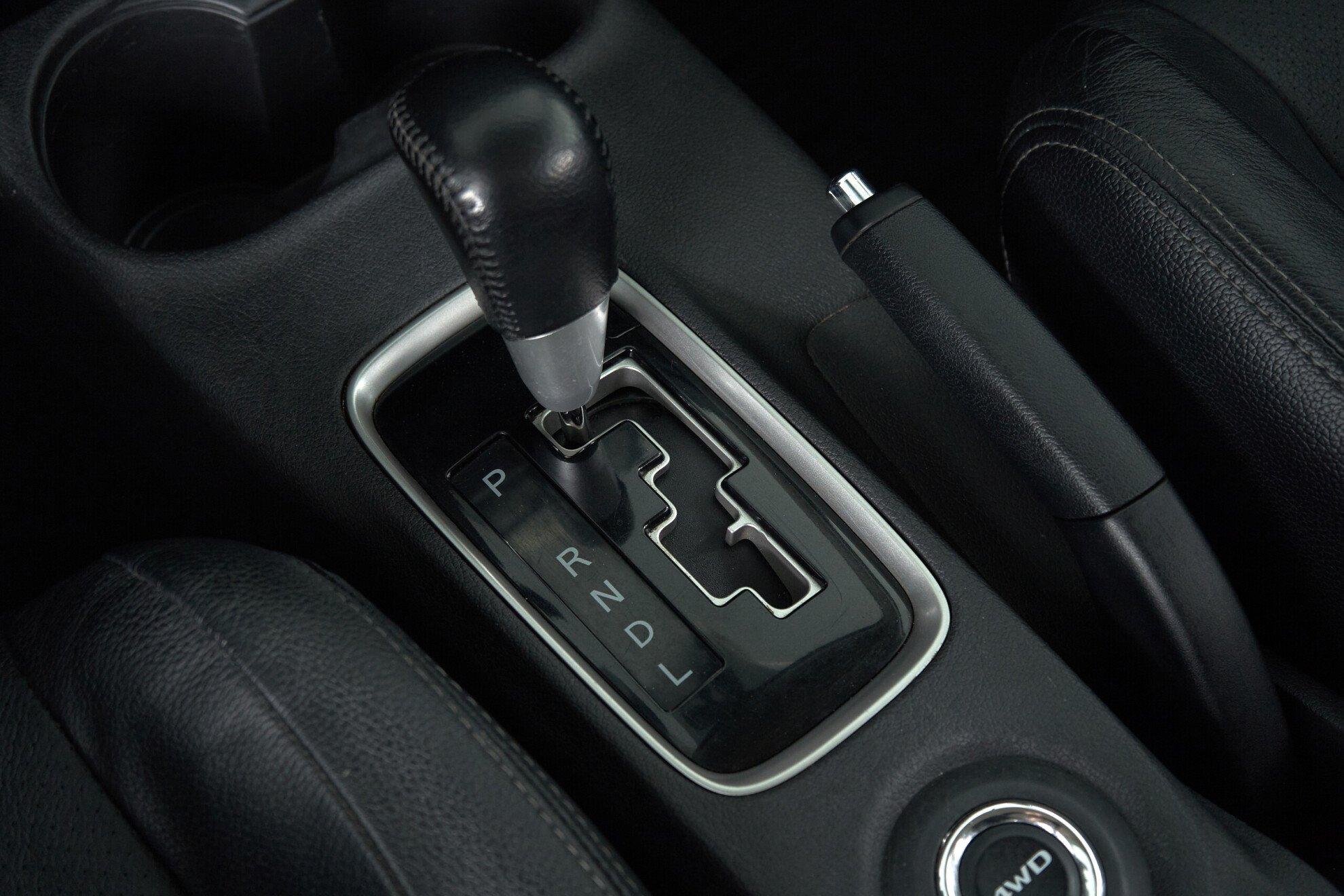 Mitsubishi Outlander 2014, черный