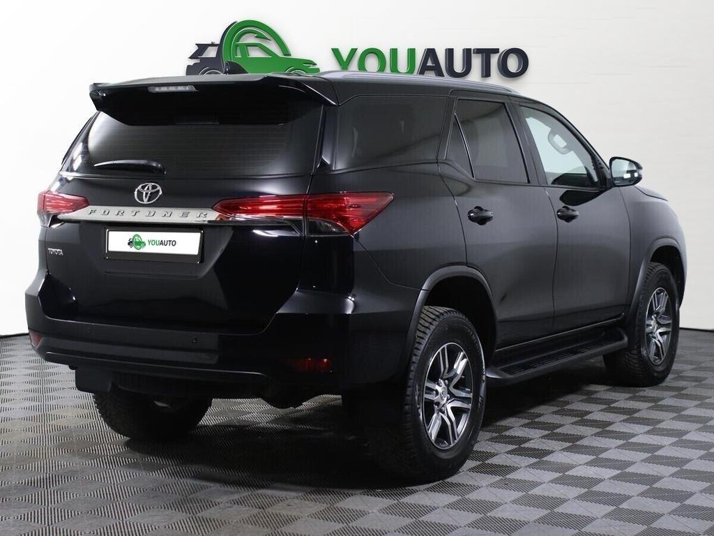 Toyota Fortuner 2018, черный