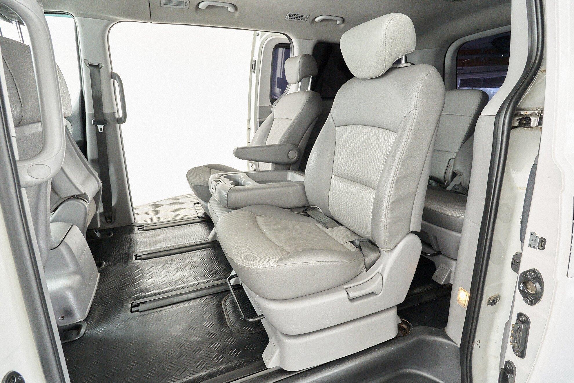 Hyundai Grand Starex 2012, белый