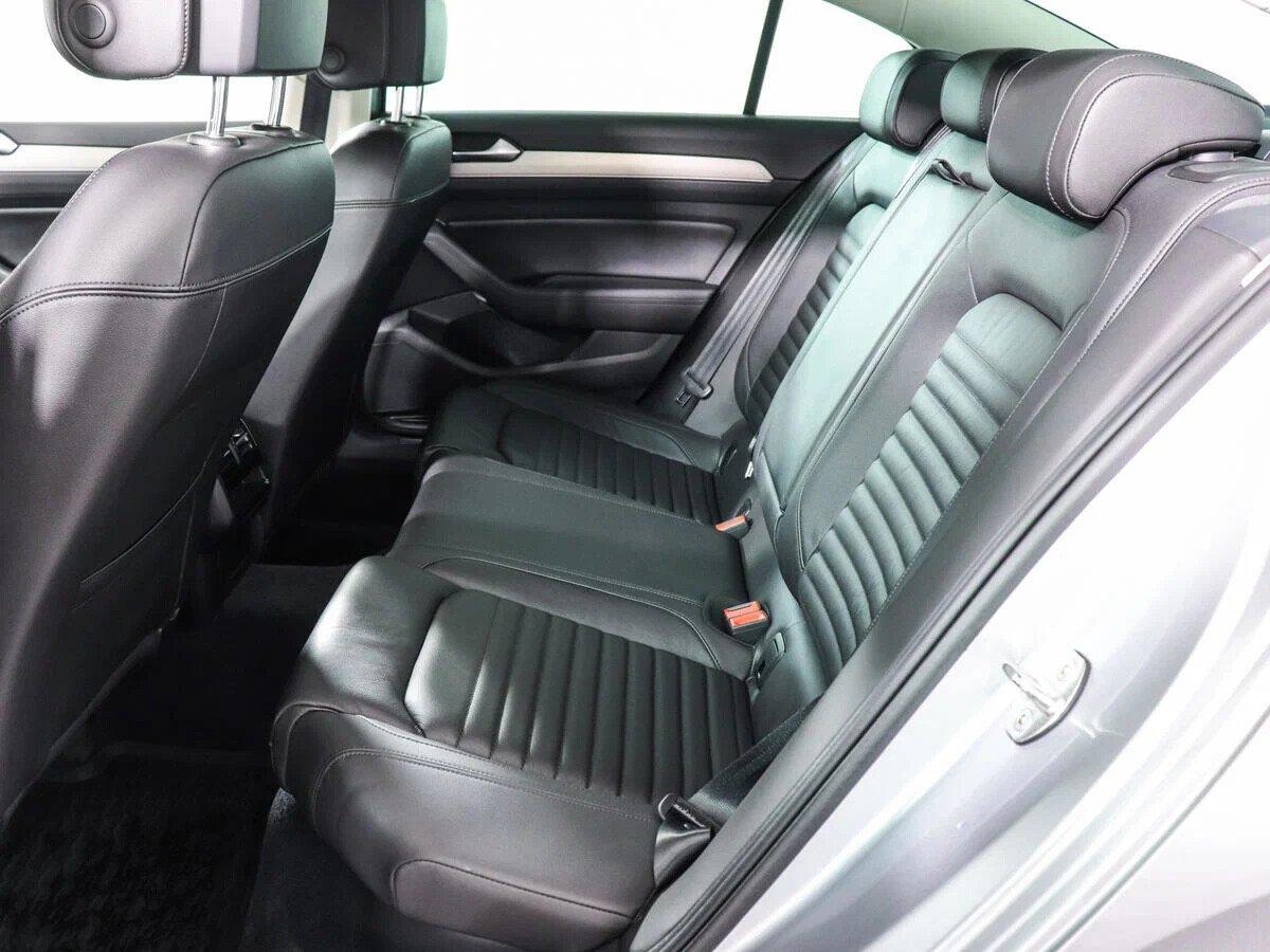 Volkswagen Passat 2018, серебряный