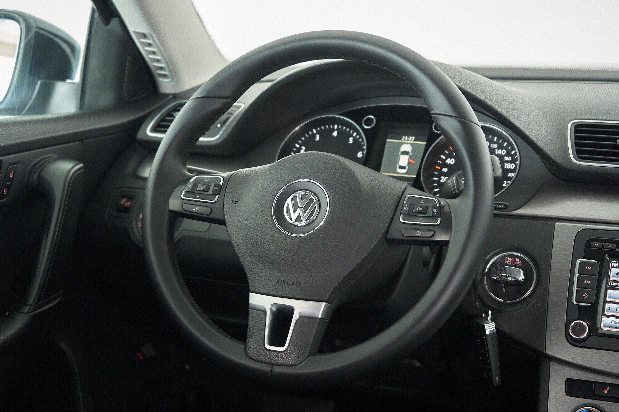 Volkswagen Passat 2012, черный