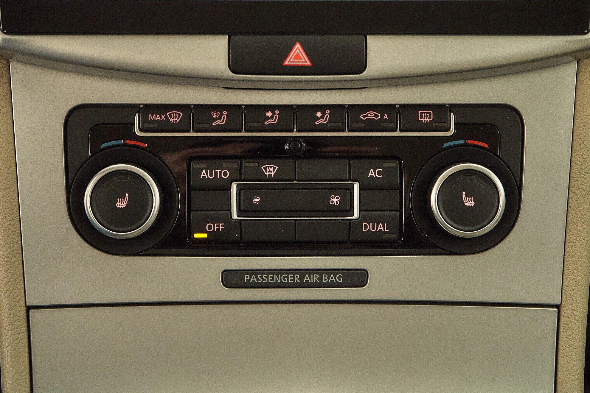 Volkswagen Passat CC 2011, серый