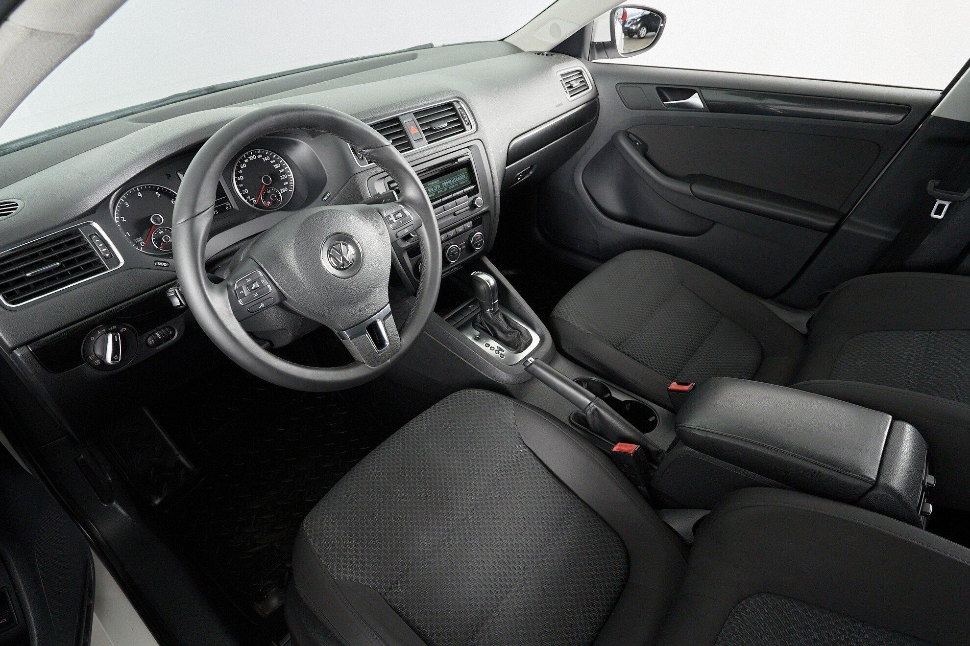 Volkswagen Jetta 2013, белый