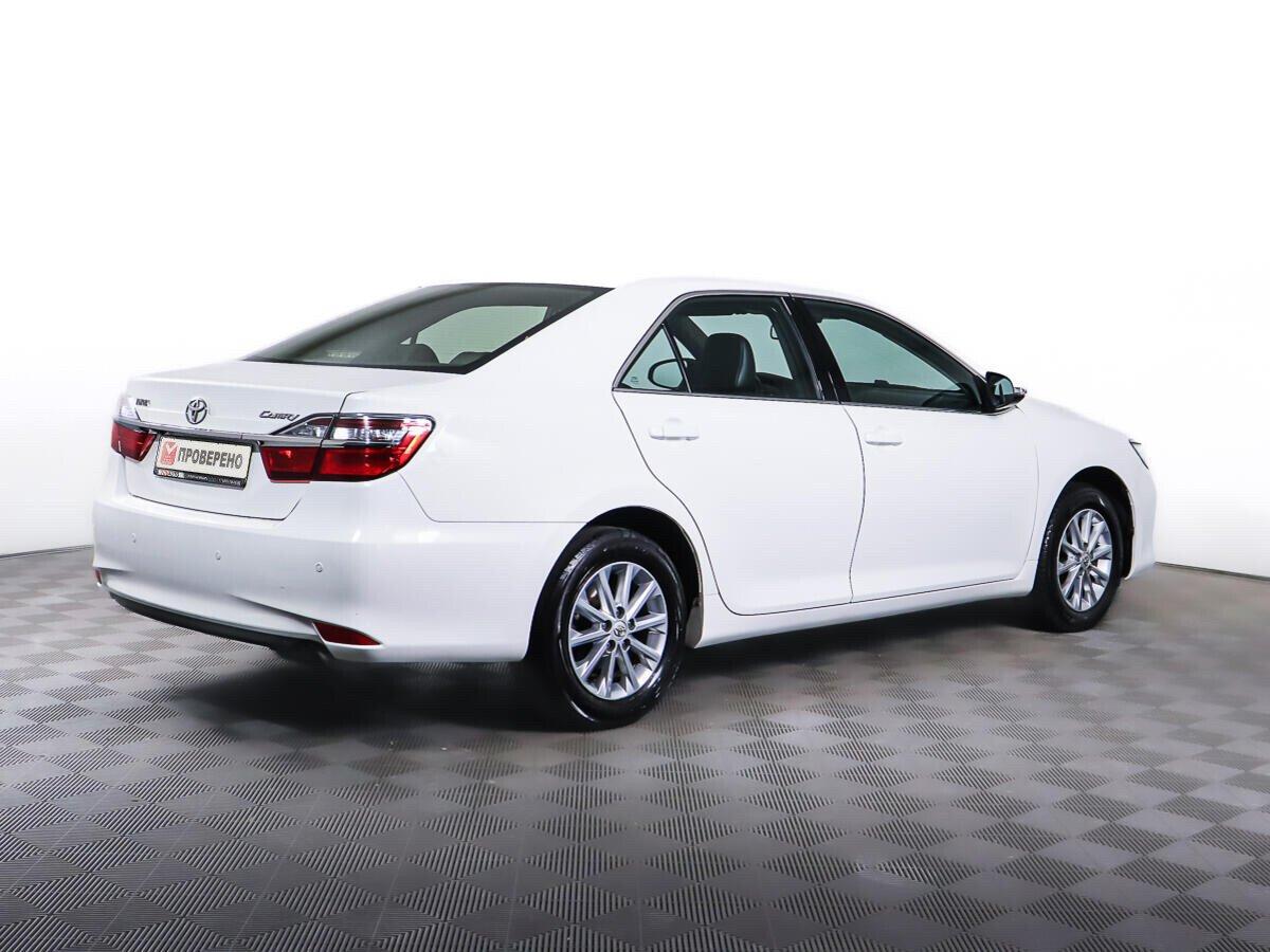 Toyota Camry 2017, белый