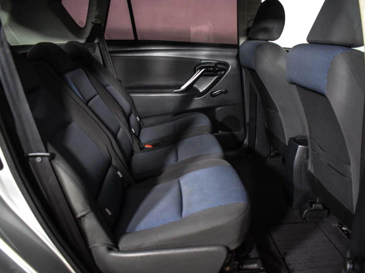 Toyota Verso 2015, серебряный