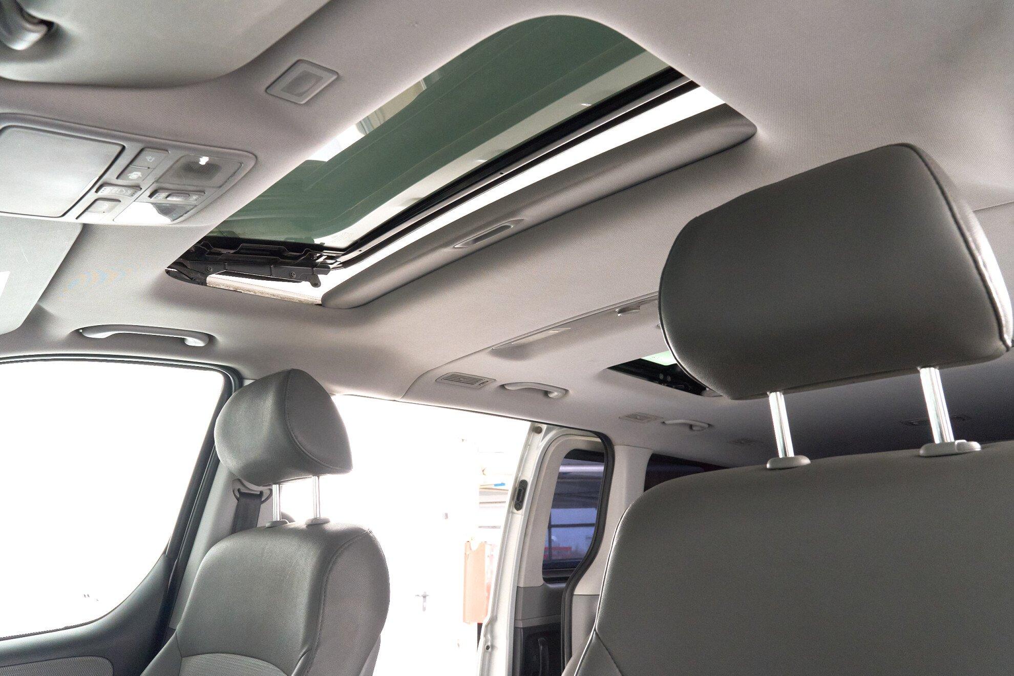 Hyundai Grand Starex 2010, серый