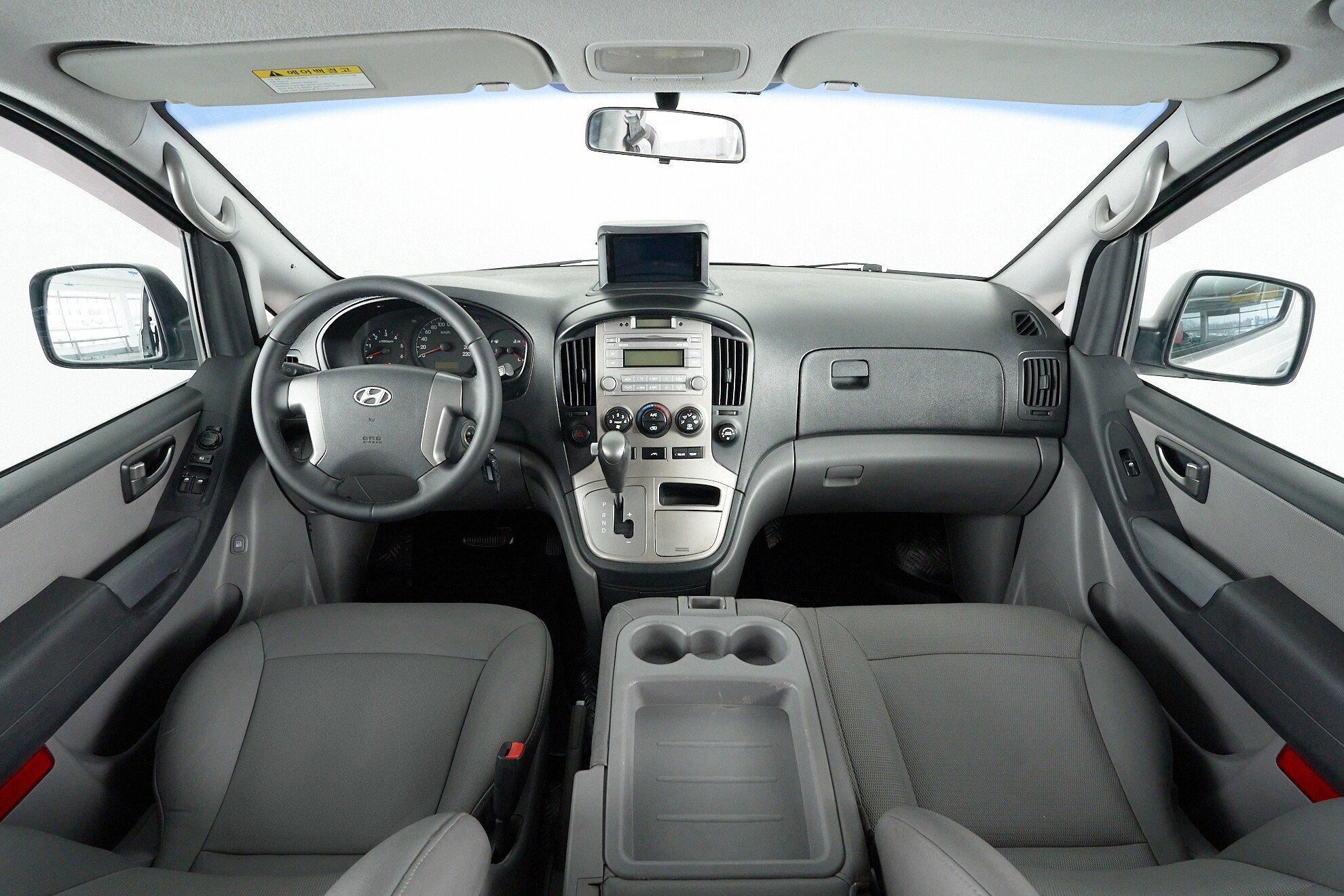 Hyundai Grand Starex 2011, серый