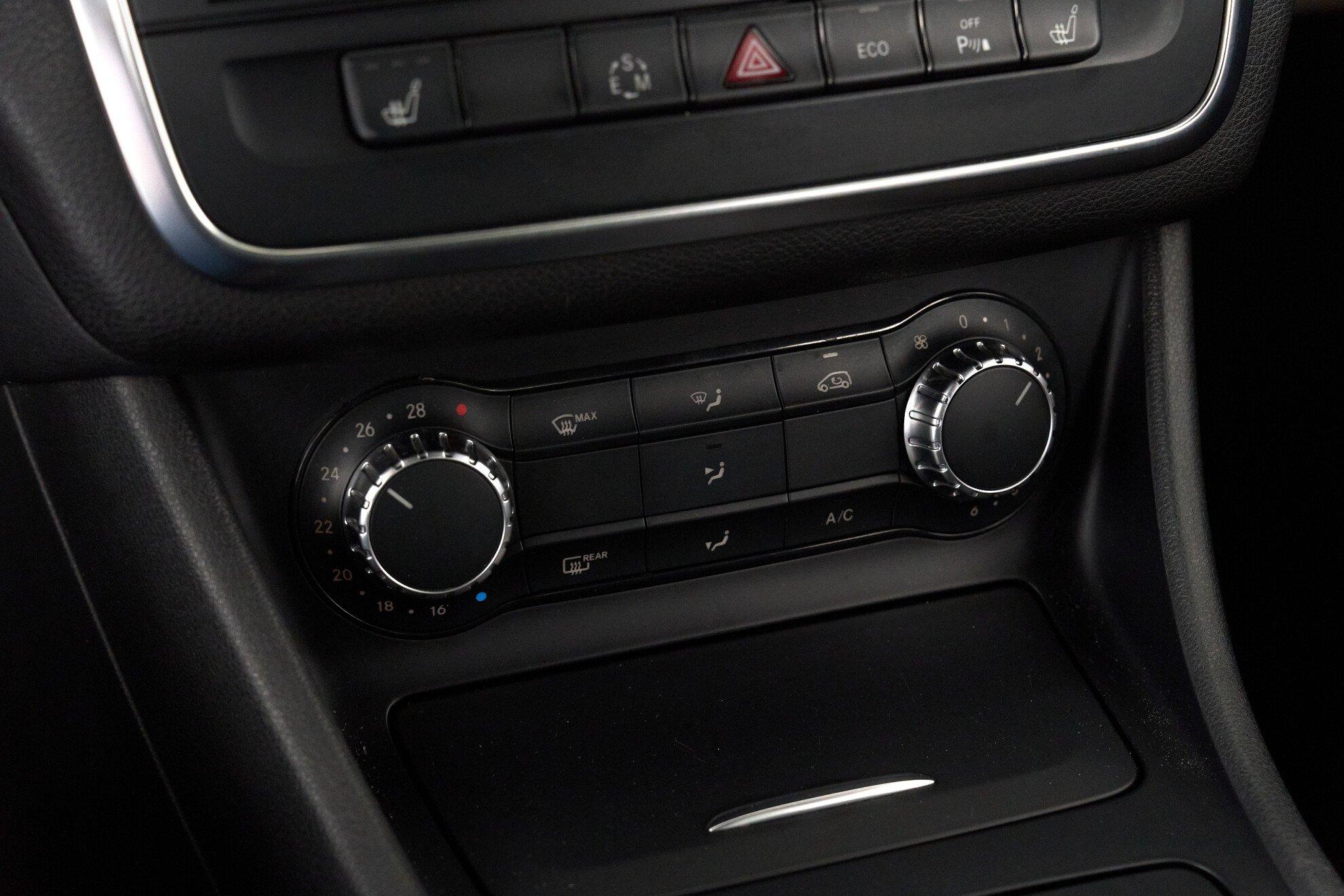 Mercedes-Benz CLA 2014, красный