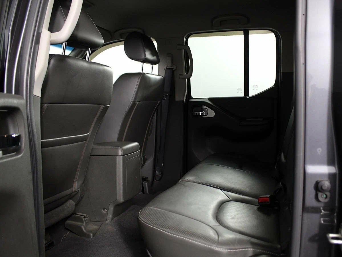 Nissan Navara (Frontier) 2013, серый