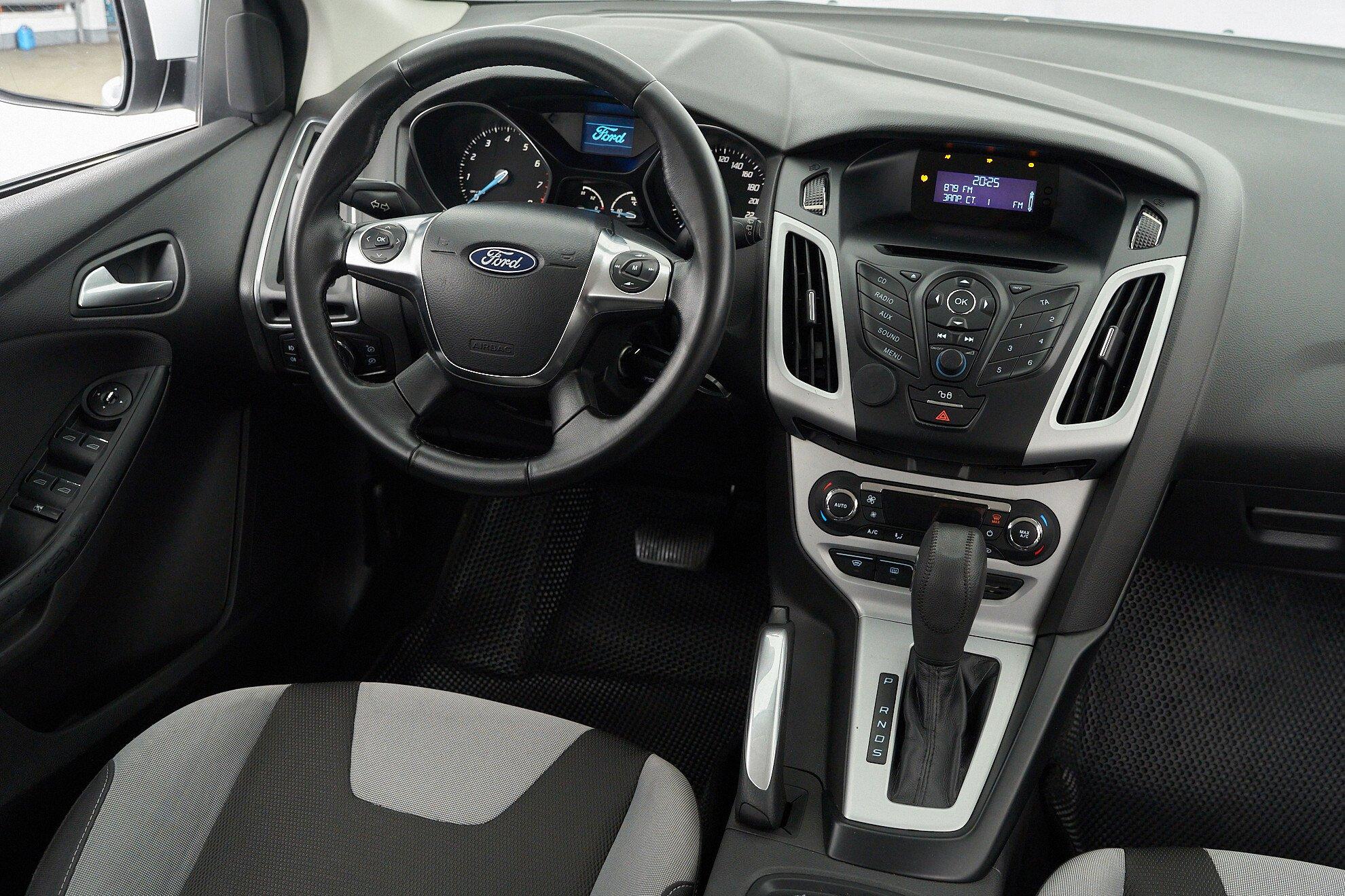 Ford Focus 2014, белый