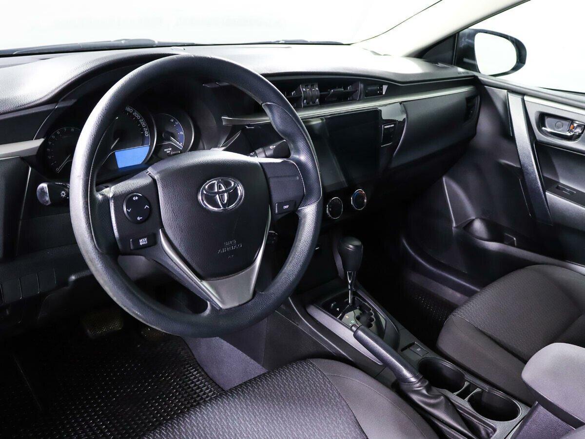 Toyota Corolla 2018, серебряный