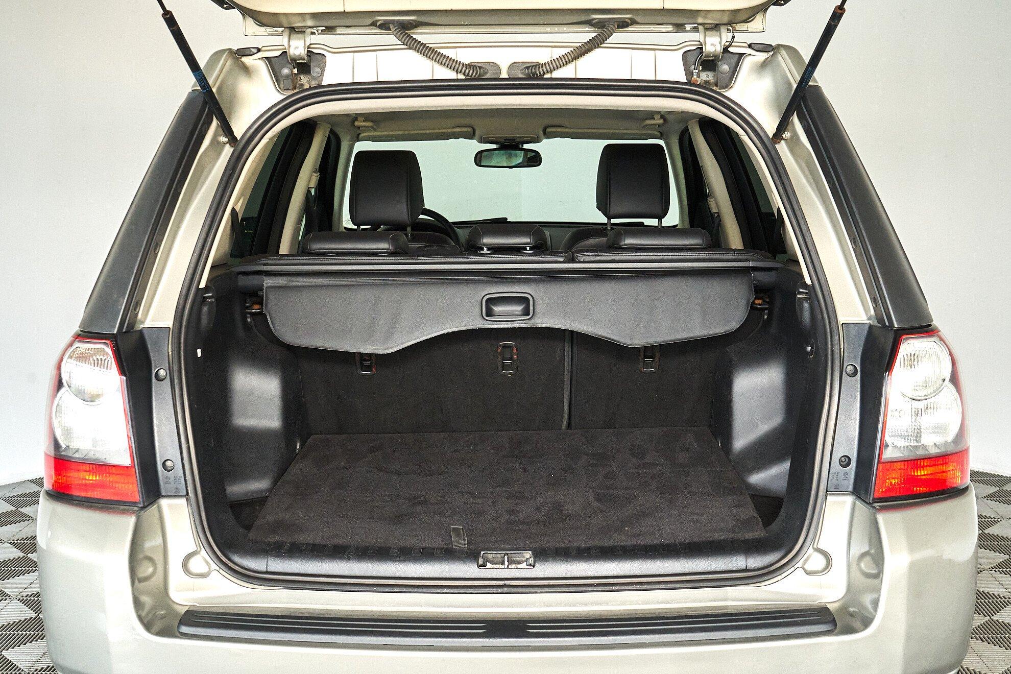Land Rover Freelander 2010, серый