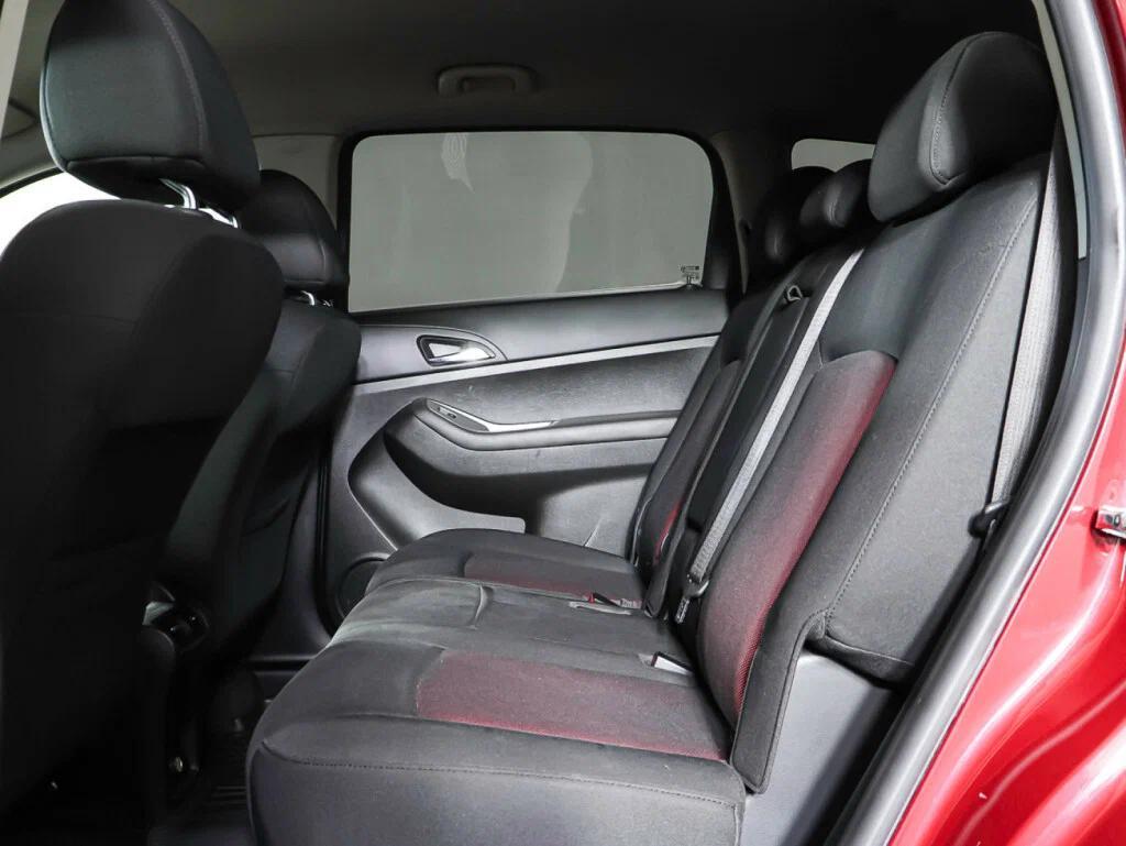 Chevrolet Orlando 2012, красный