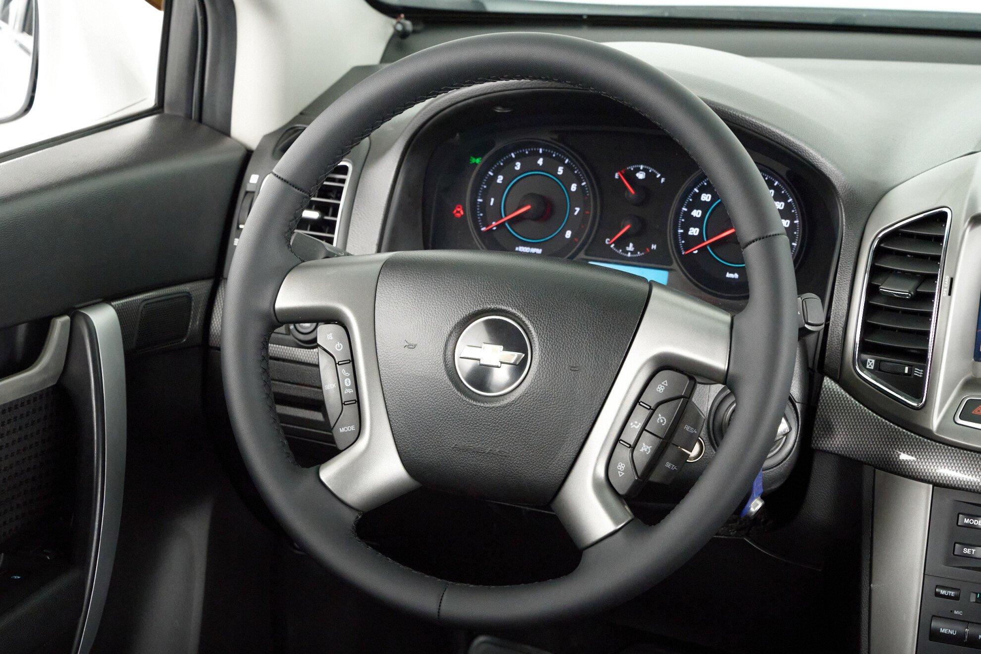 Chevrolet Captiva 2012, белый