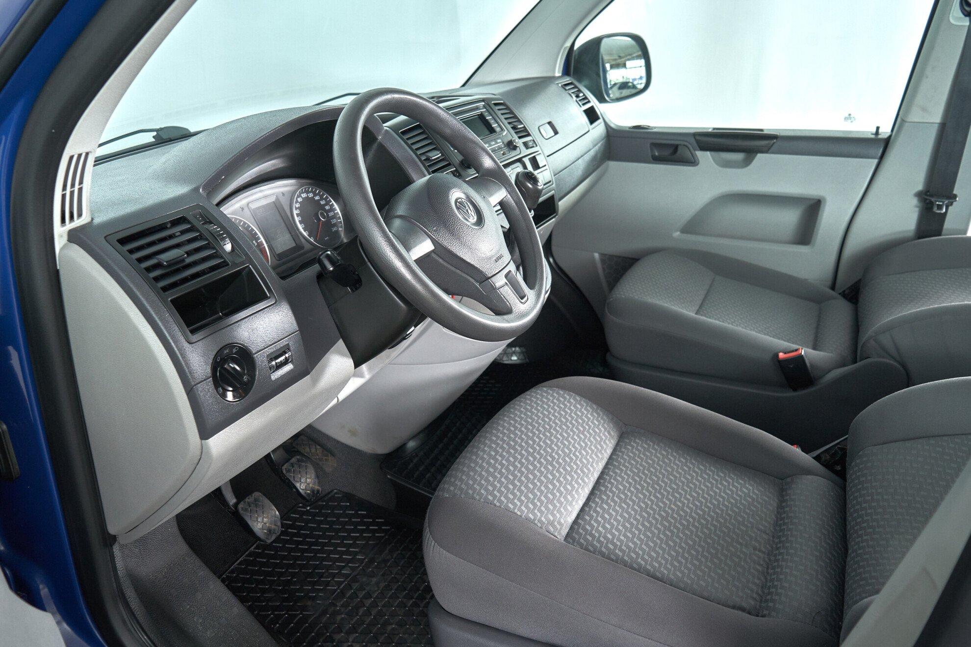 Volkswagen Caravelle 2012, синий