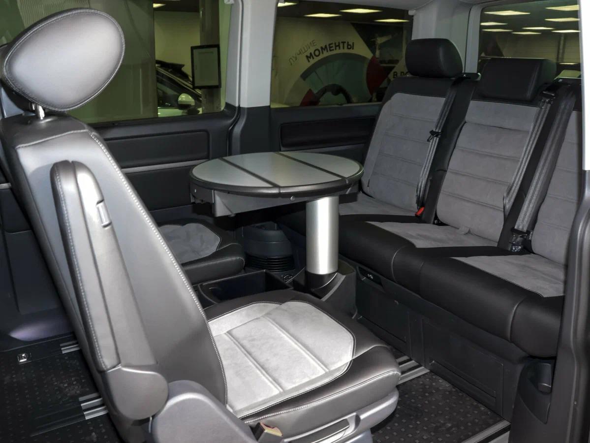 Volkswagen Multivan 2020, серый