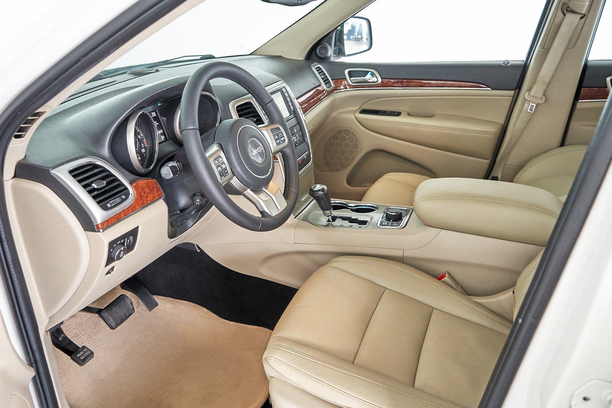 Jeep Grand Cherokee 2010, белый